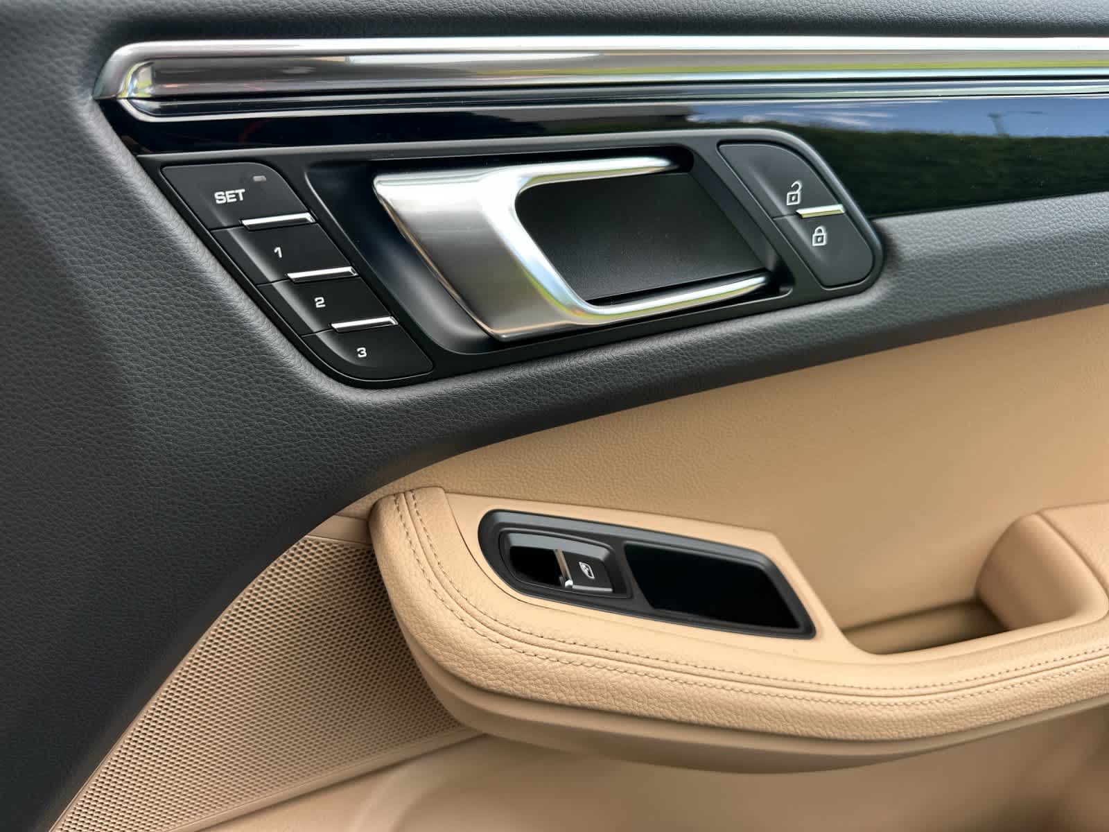 Thumbnail: 2026 Porsche Macan - 19