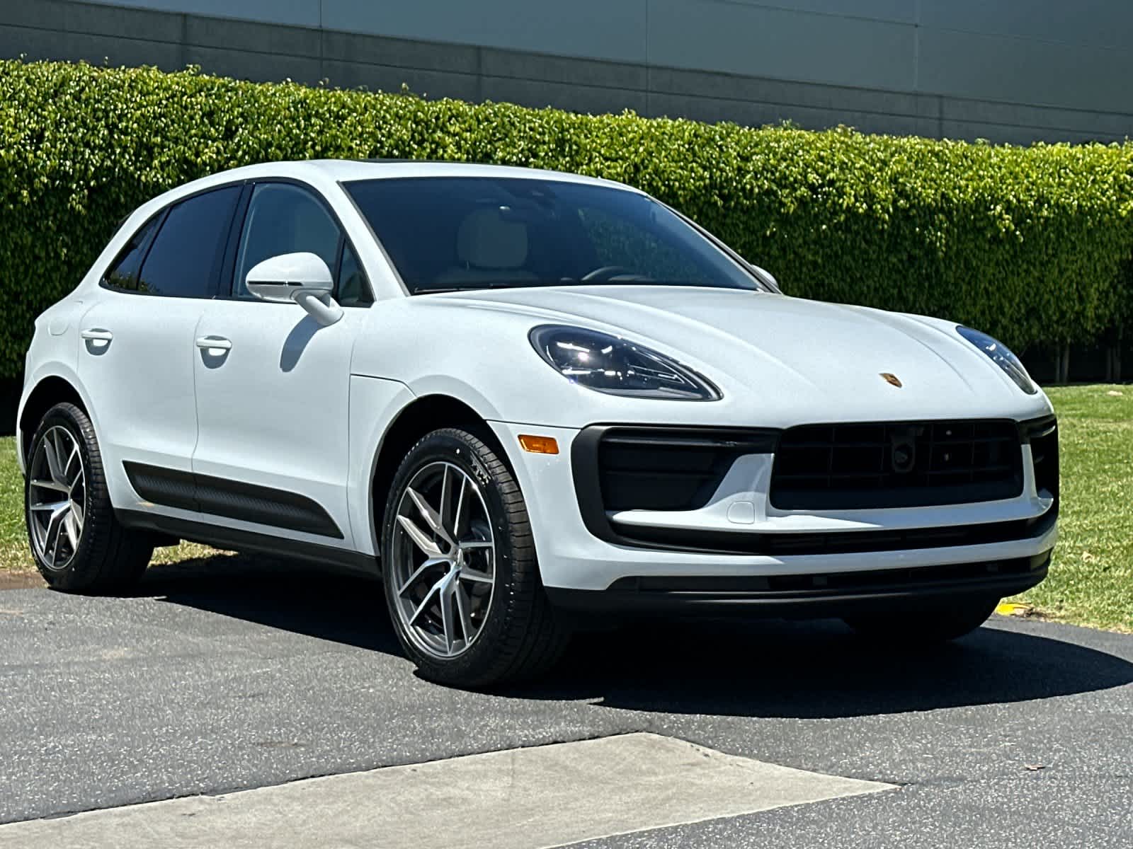 Thumbnail: 2026 Porsche Macan - 10