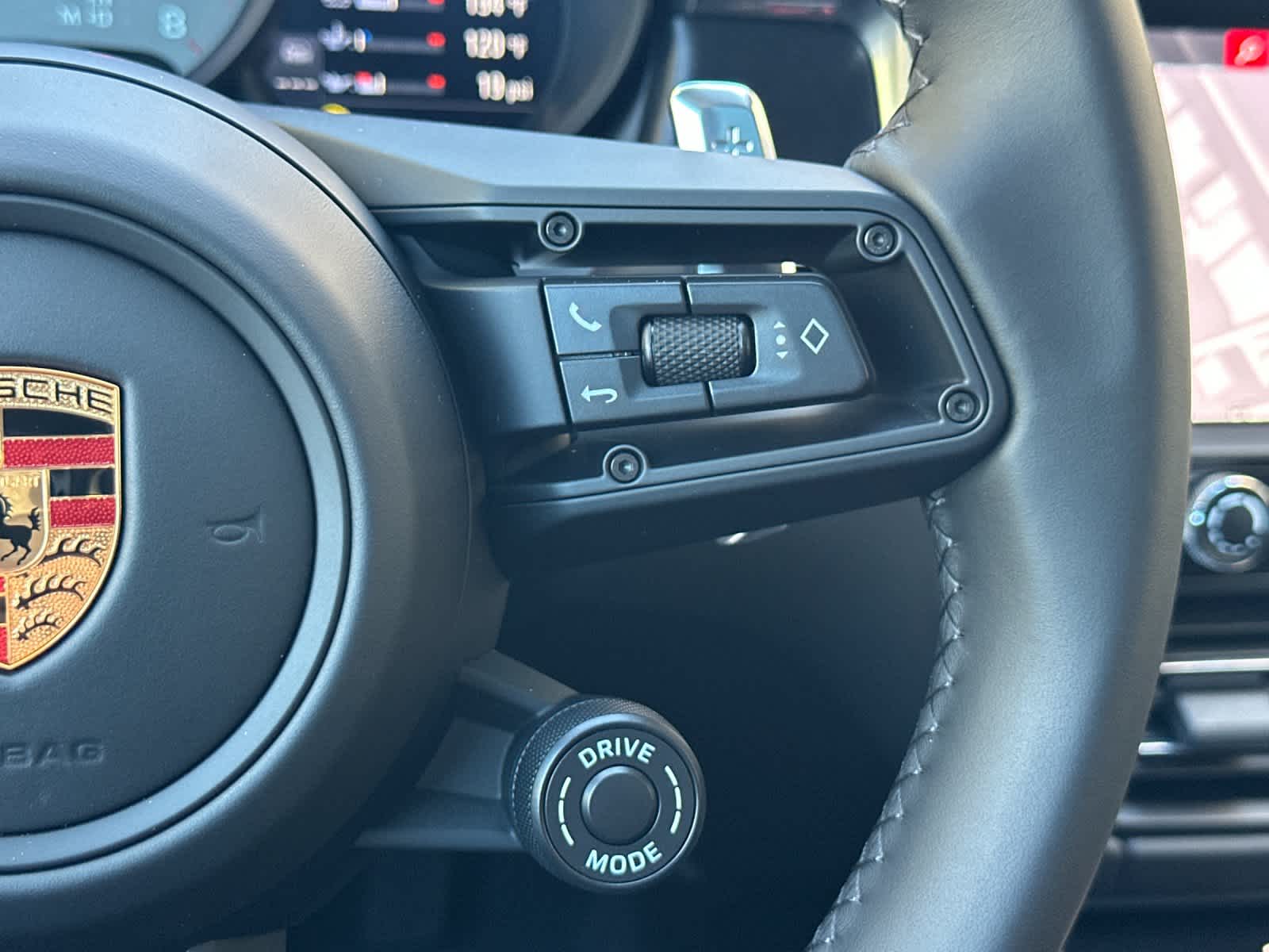 Thumbnail: 2026 Porsche Macan - 28