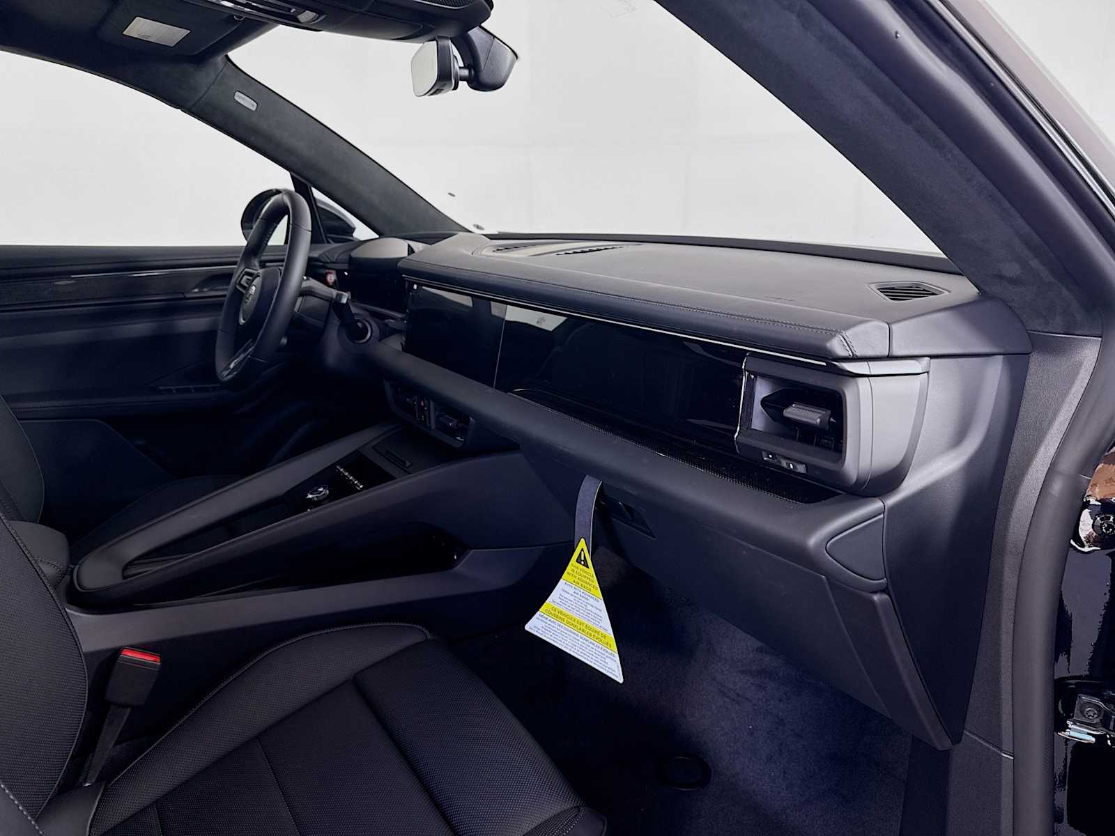 Thumbnail: 2025 Porsche Macan - 16