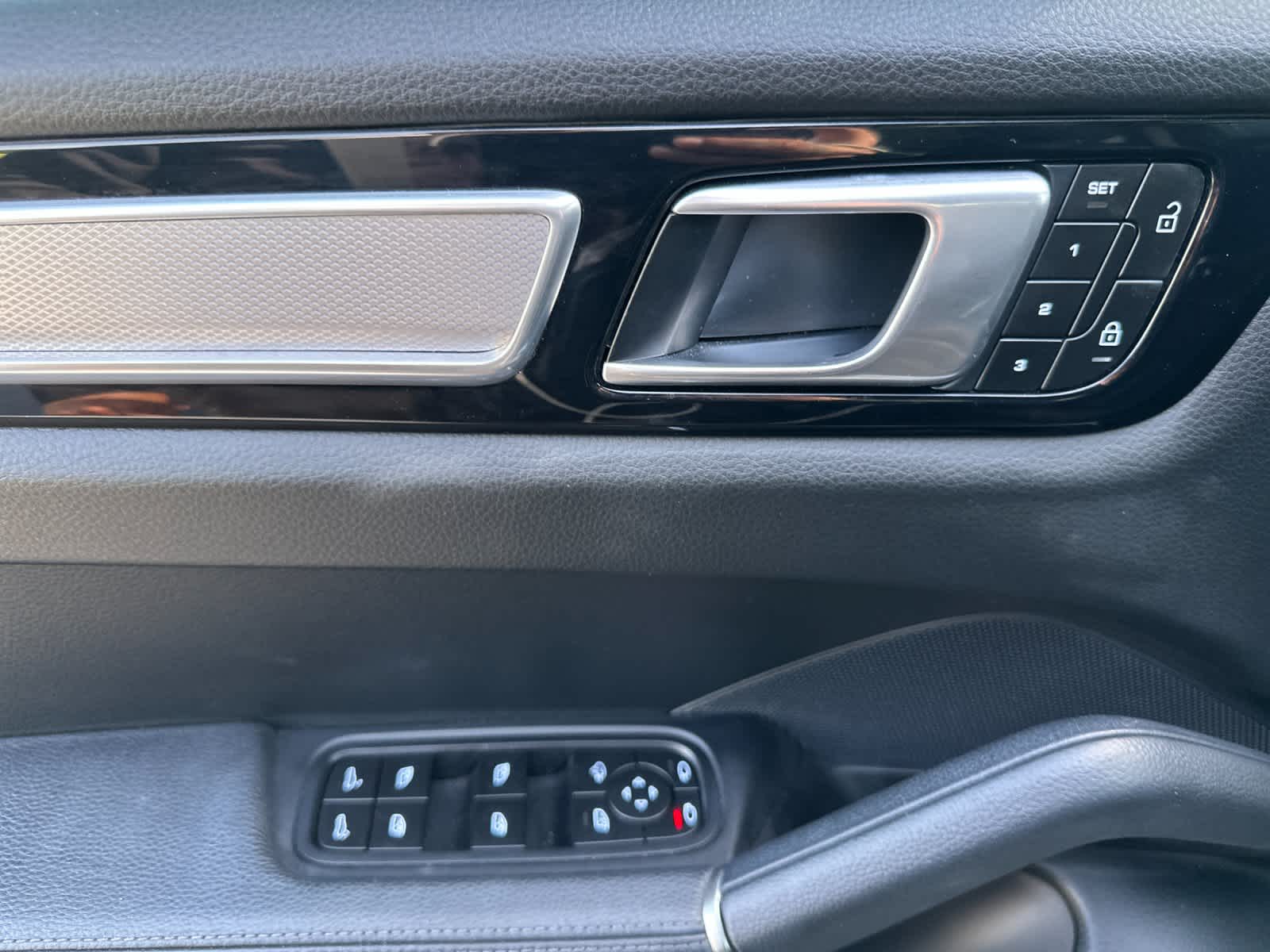 Thumbnail: 2022 Porsche Cayenne - 12