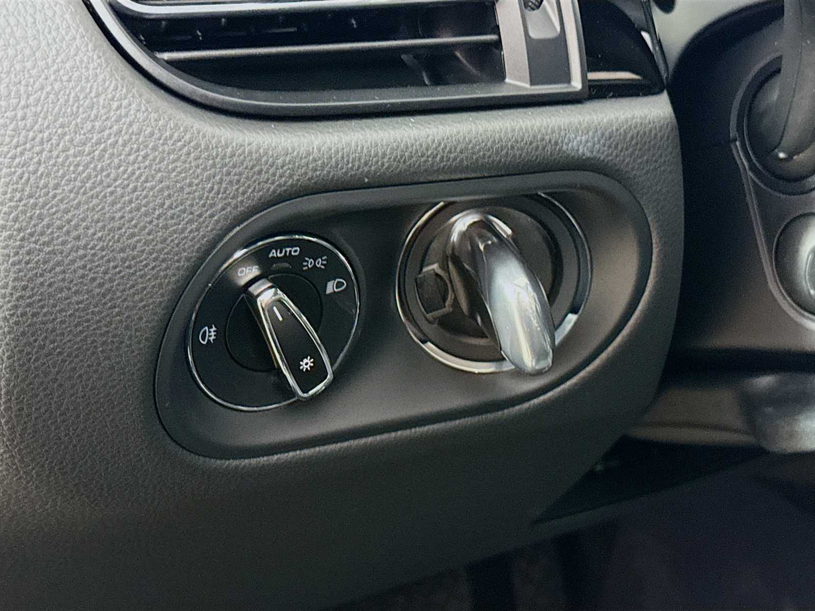 Thumbnail: 2026 Porsche Macan - 11