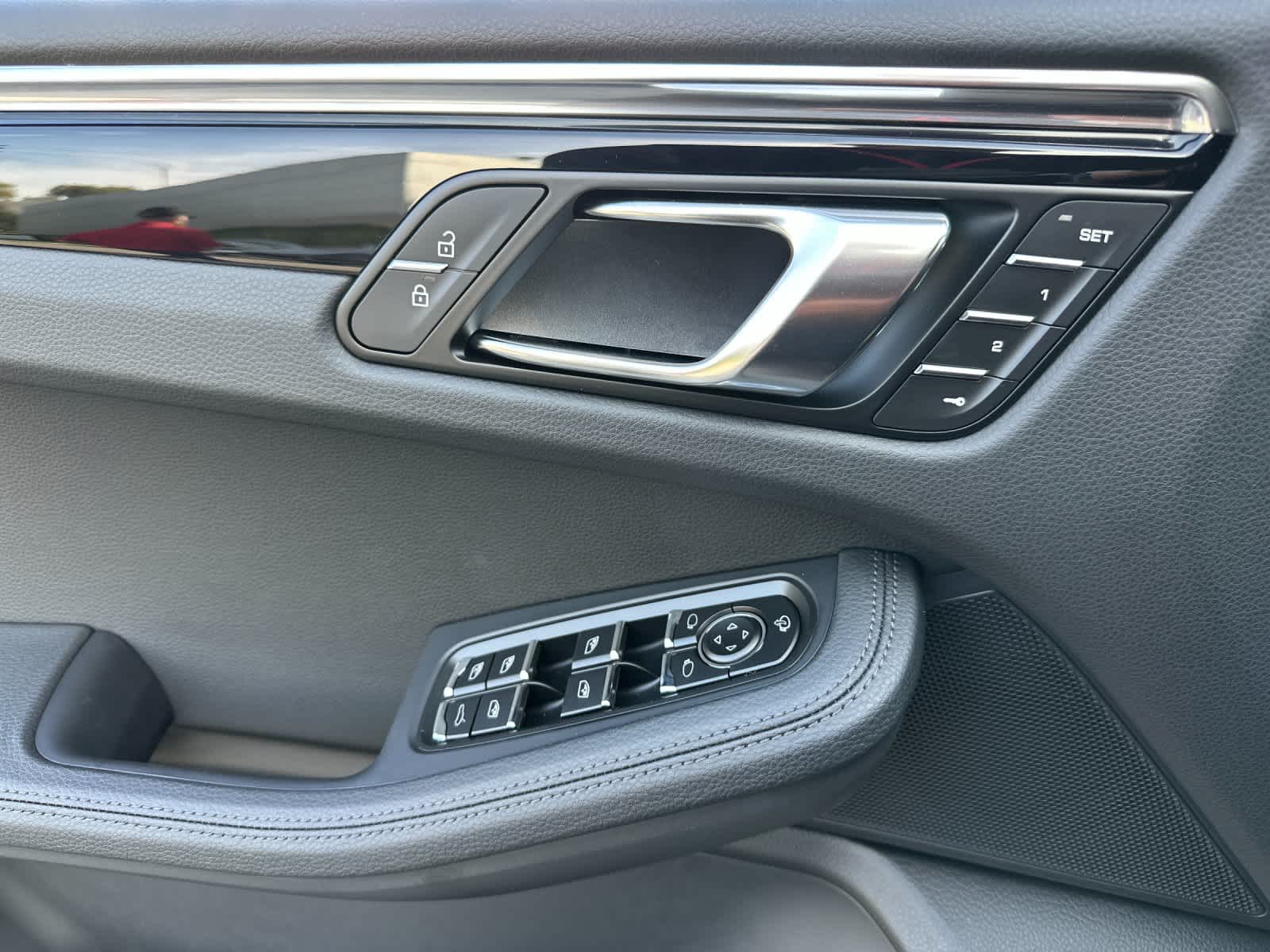 Thumbnail: 2026 Porsche Macan - 12