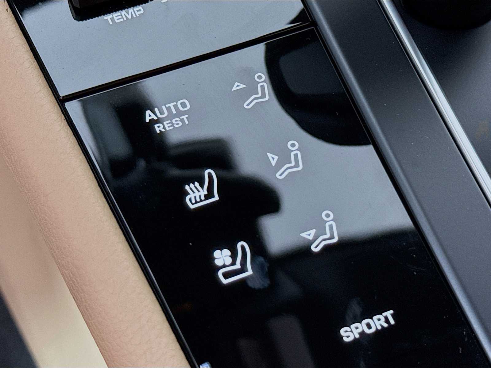 Thumbnail: 2026 Porsche Macan - 16