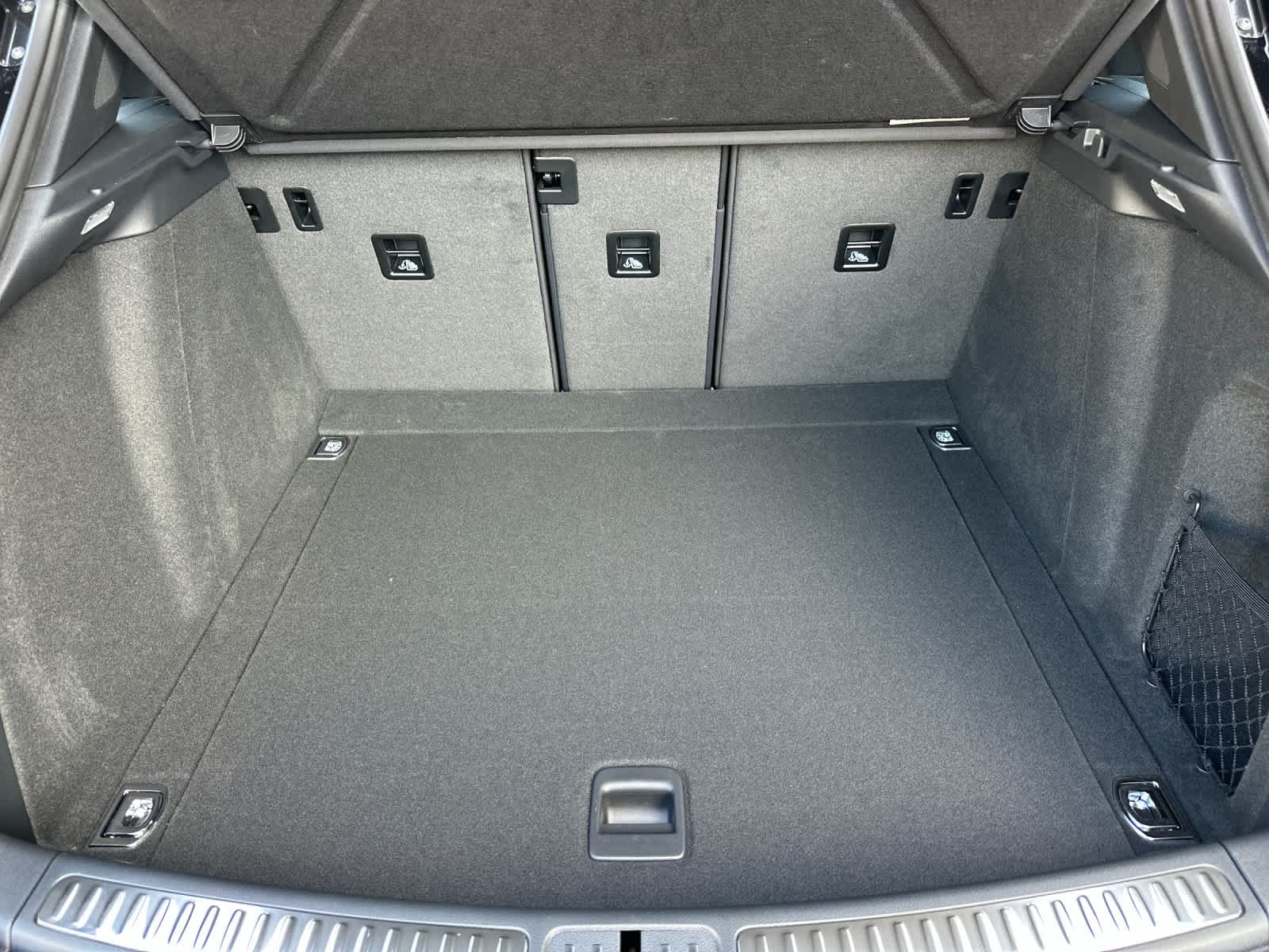 Thumbnail: 2026 Porsche Macan - 16