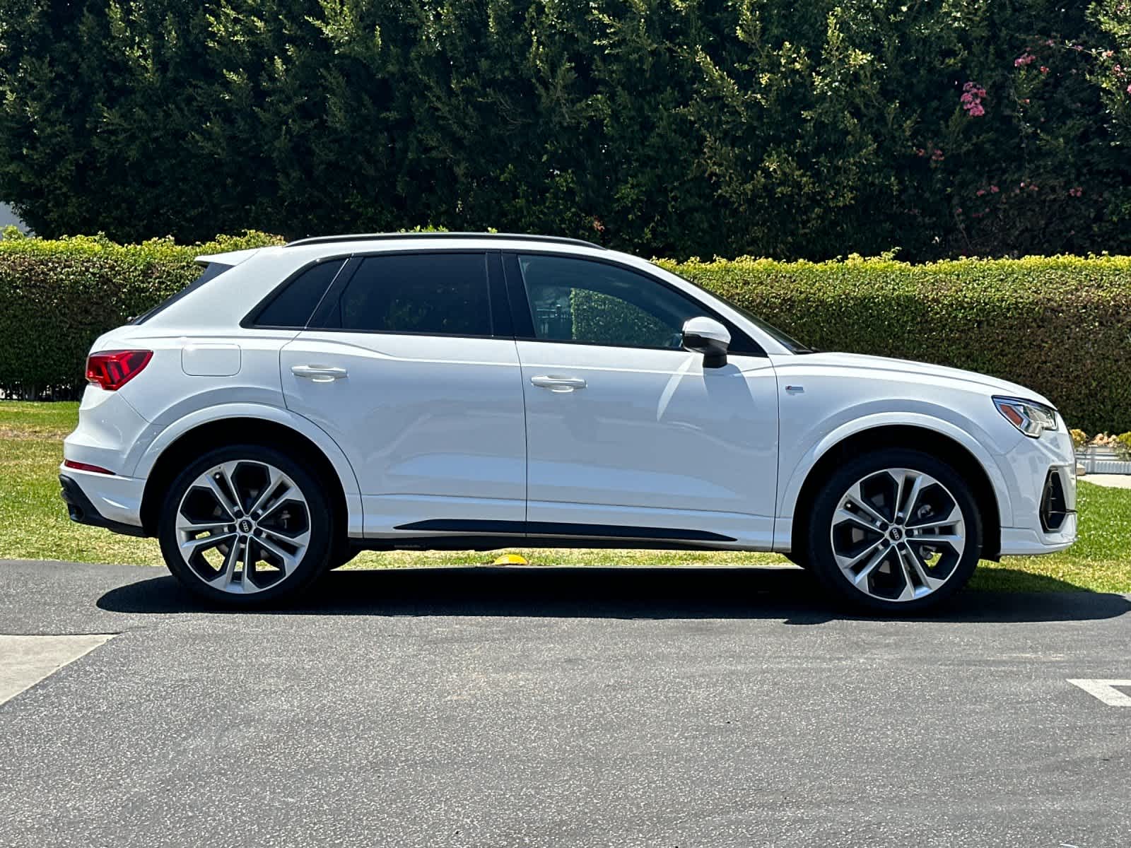 Thumbnail: 2022 Audi Q3 - 8