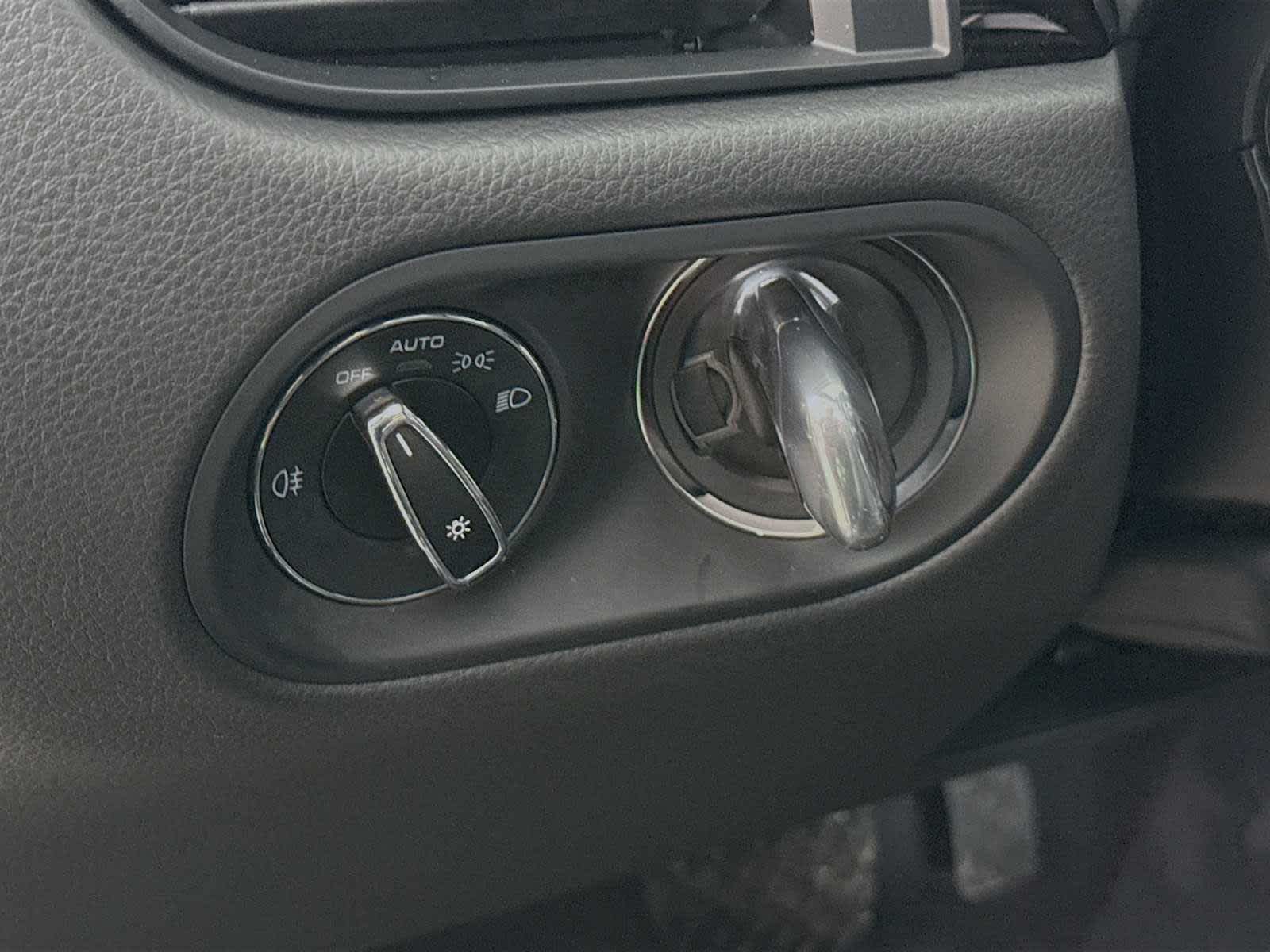 Thumbnail: 2026 Porsche Macan - 11