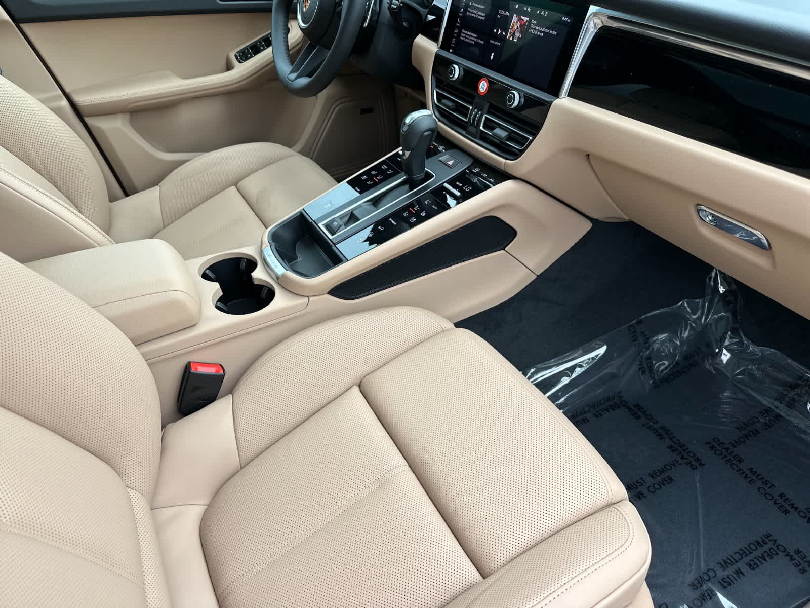 Thumbnail: 2026 Porsche Macan - 17