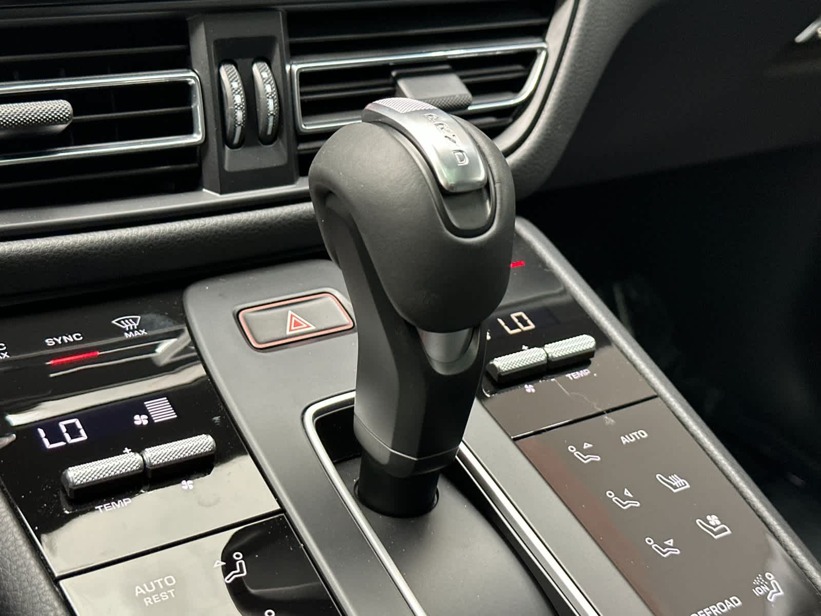 Thumbnail: 2026 Porsche Macan - 25