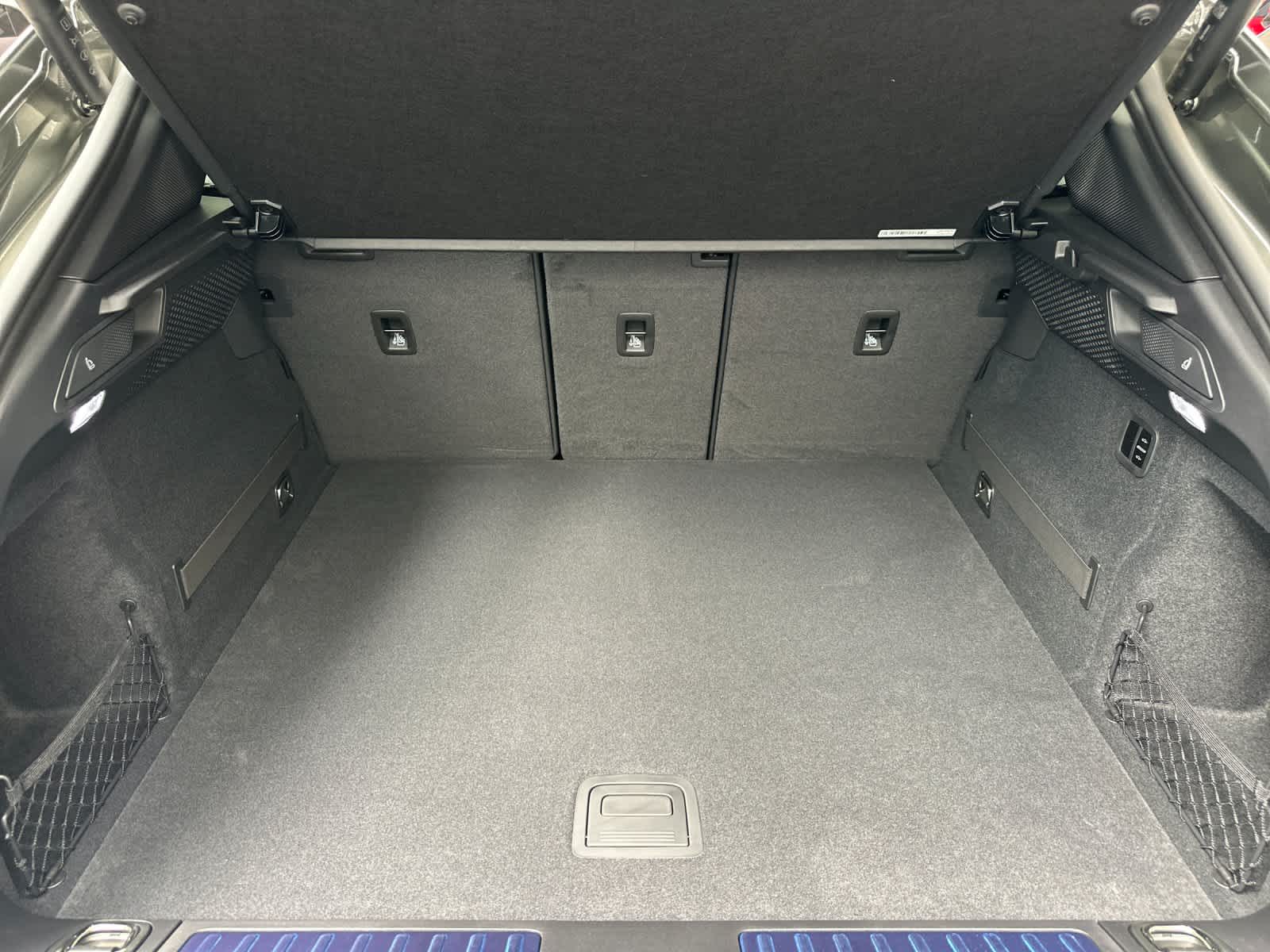 Thumbnail: 2026 Porsche Macan - 16