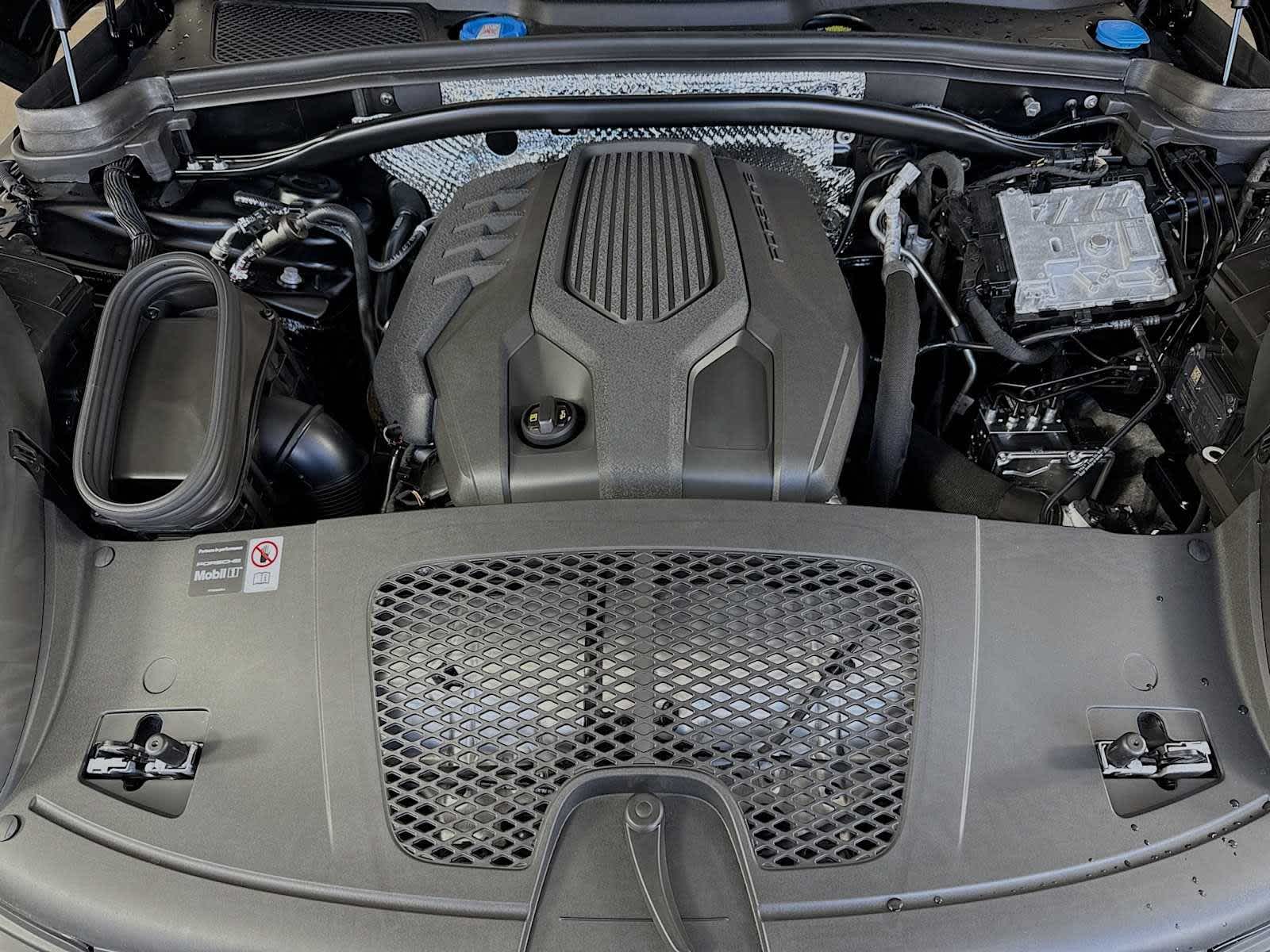 Thumbnail: 2026 Porsche Macan - 25