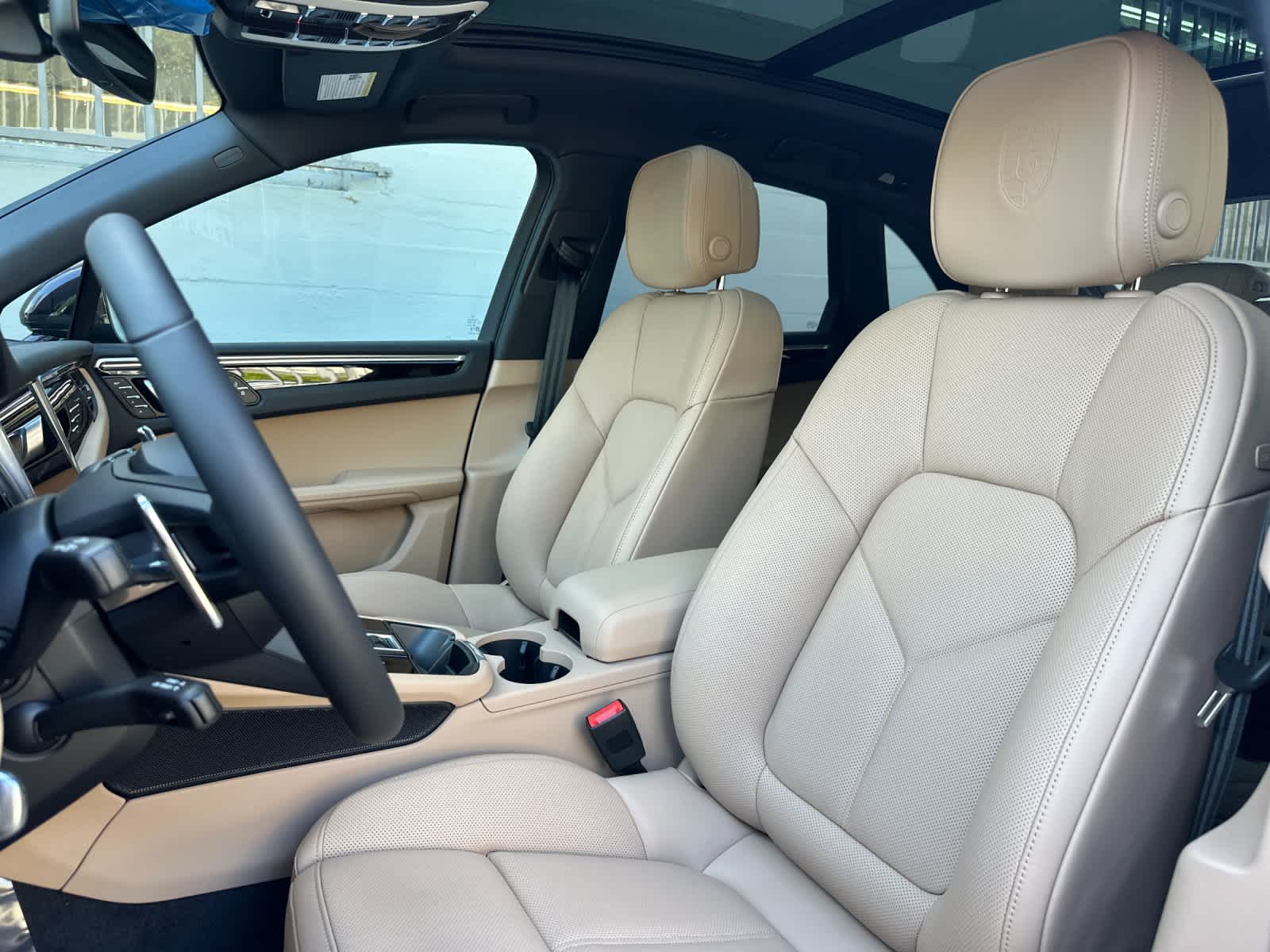 Thumbnail: 2026 Porsche Macan - 4