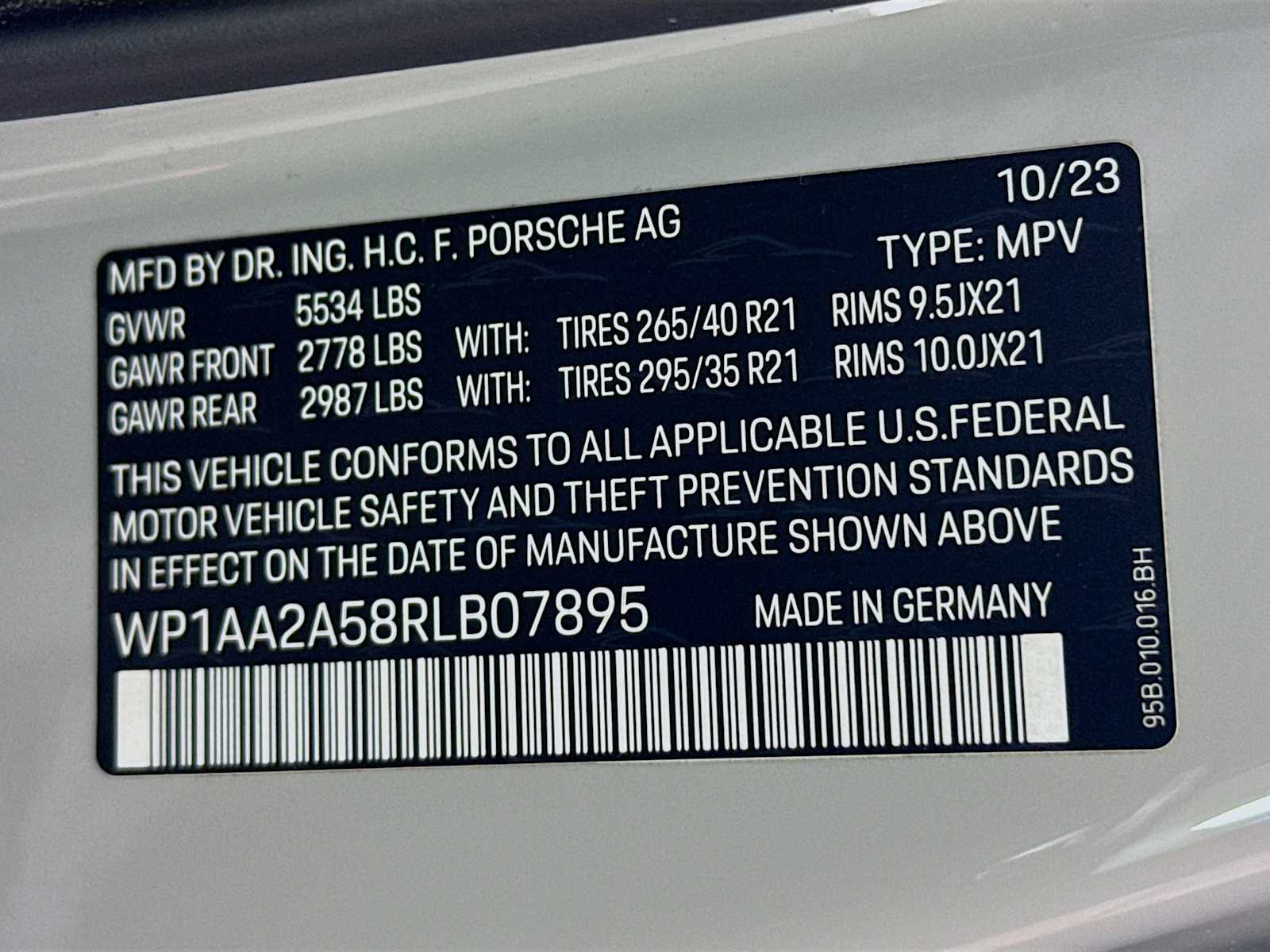 Thumbnail: 2024 Porsche Macan - 27