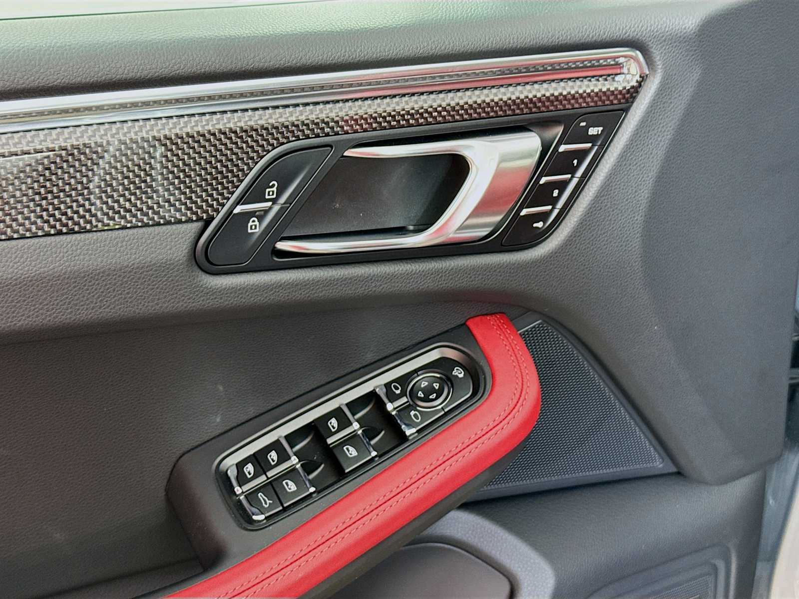 Thumbnail: 2025 Porsche Macan - 14