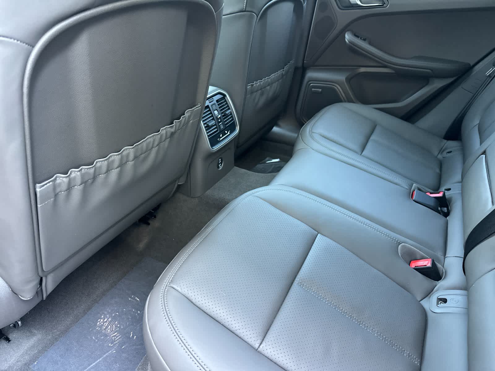 Thumbnail: 2026 Porsche Macan - 13