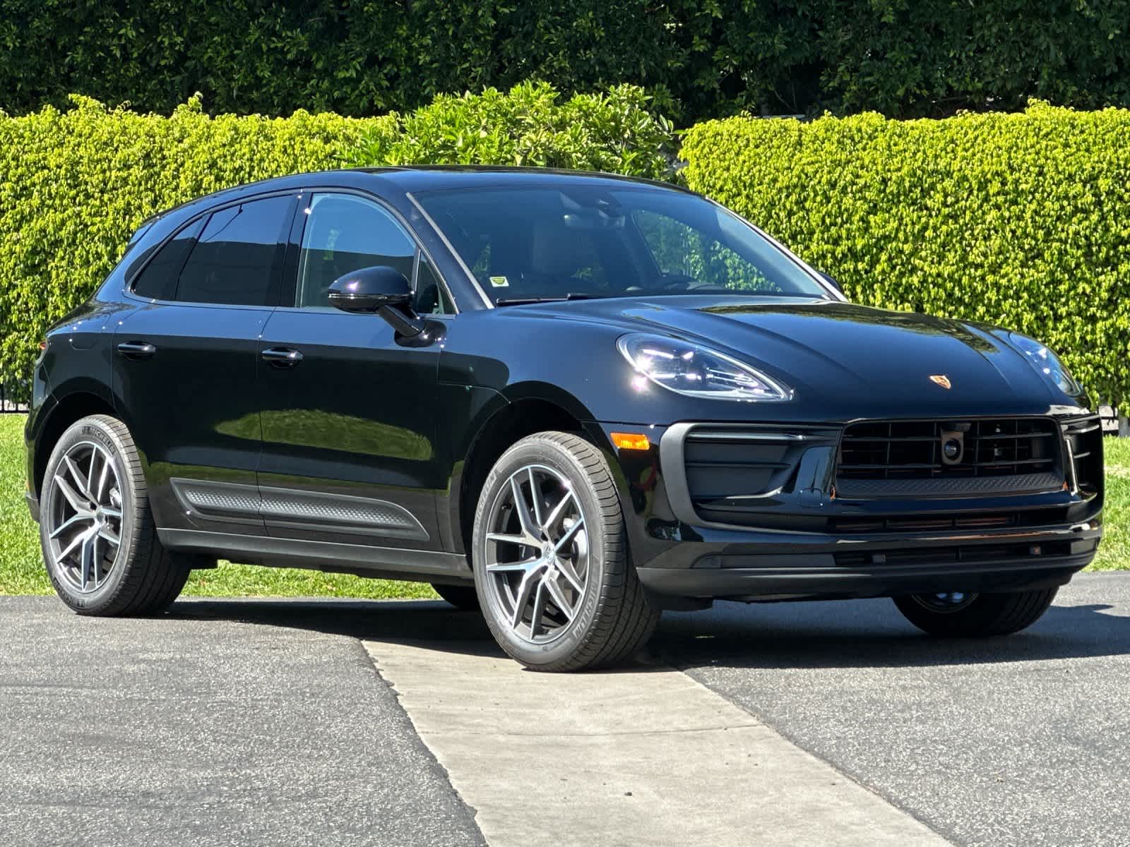 Thumbnail: 2026 Porsche Macan - 10
