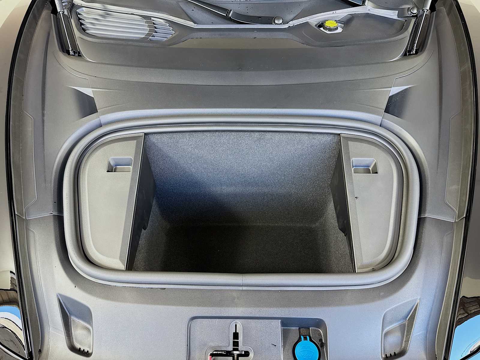 Thumbnail: 2026 Porsche Taycan - 23