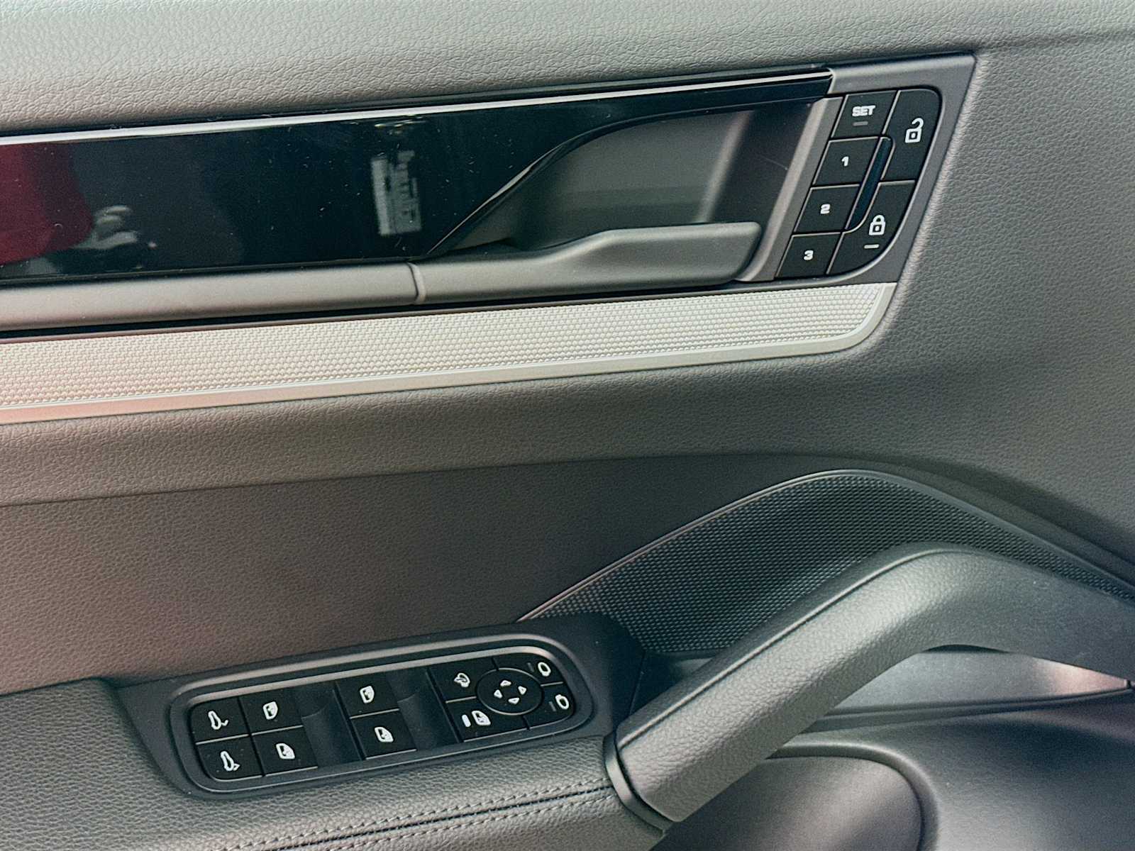 Thumbnail: 2026 Porsche Cayenne - 14