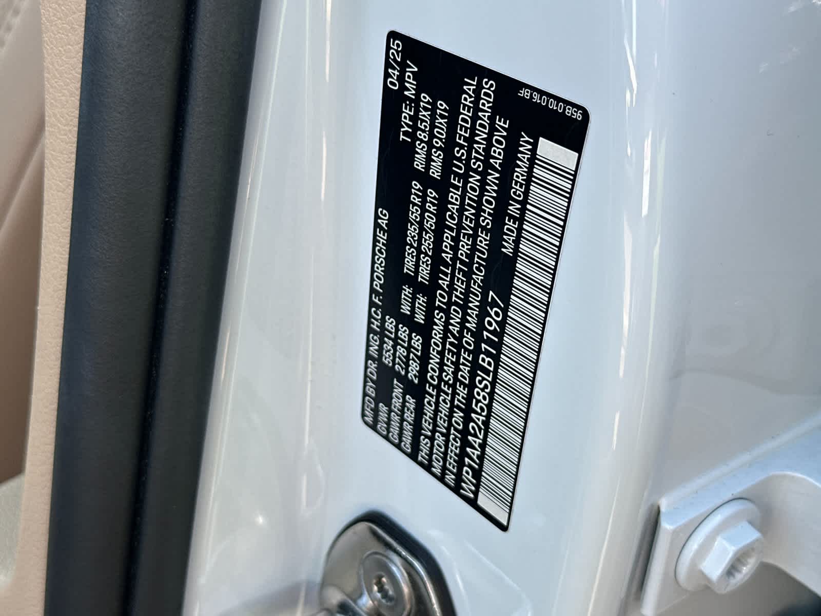 Thumbnail: 2025 Porsche Macan - 33