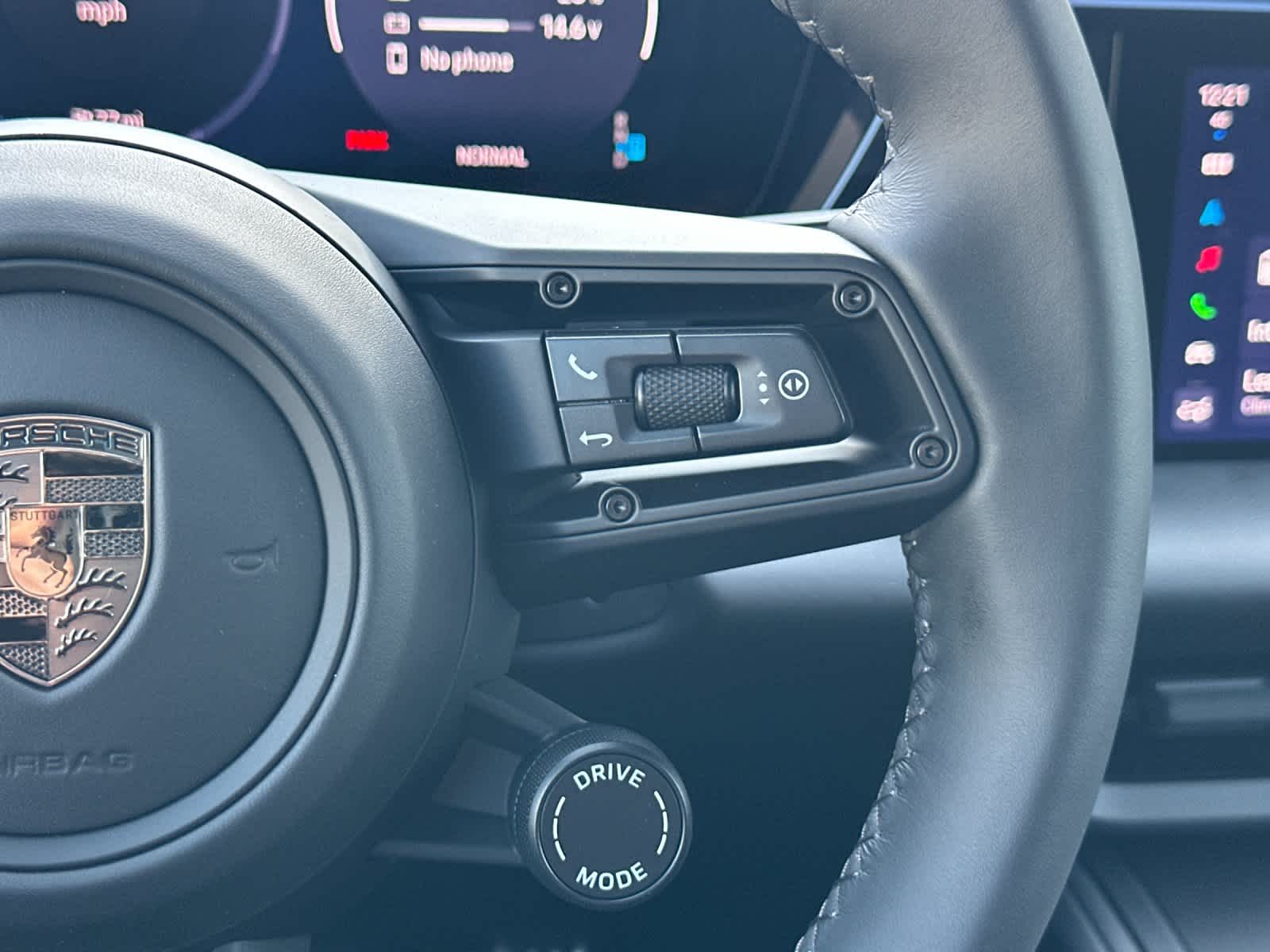 Thumbnail: 2025 Porsche Macan - 29