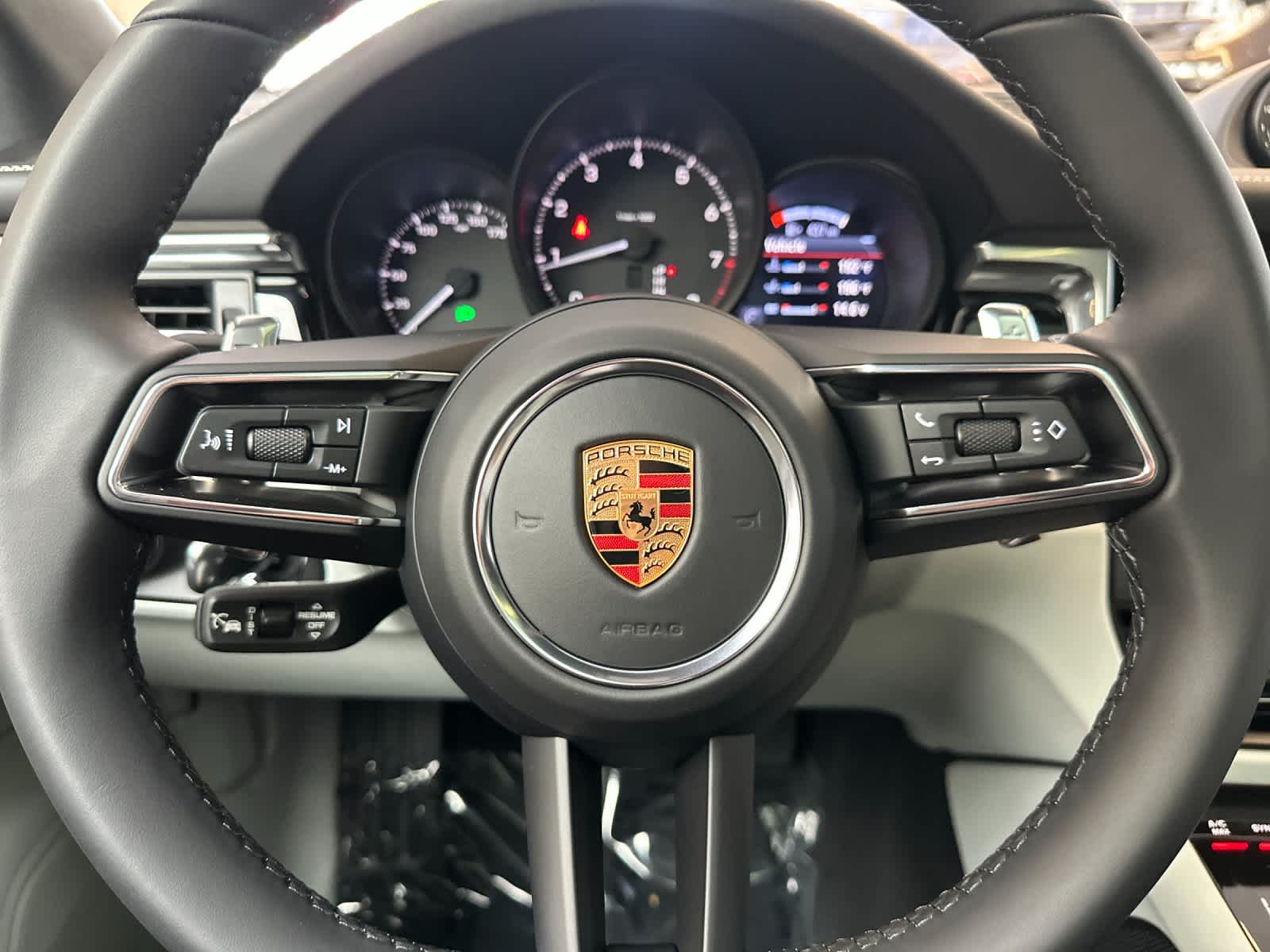 Thumbnail: 2026 Porsche Macan - 26