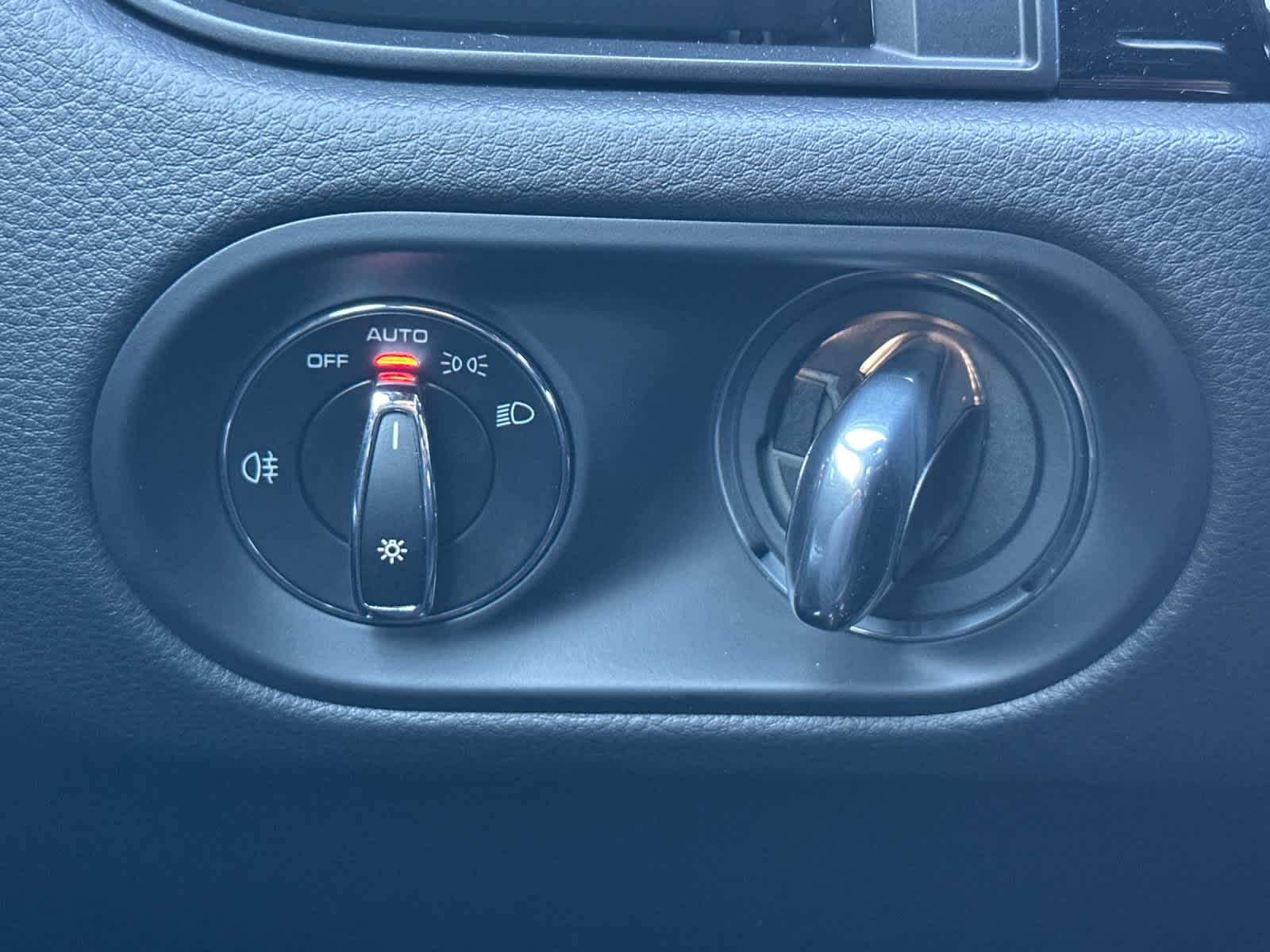 Thumbnail: 2026 Porsche Macan - 30