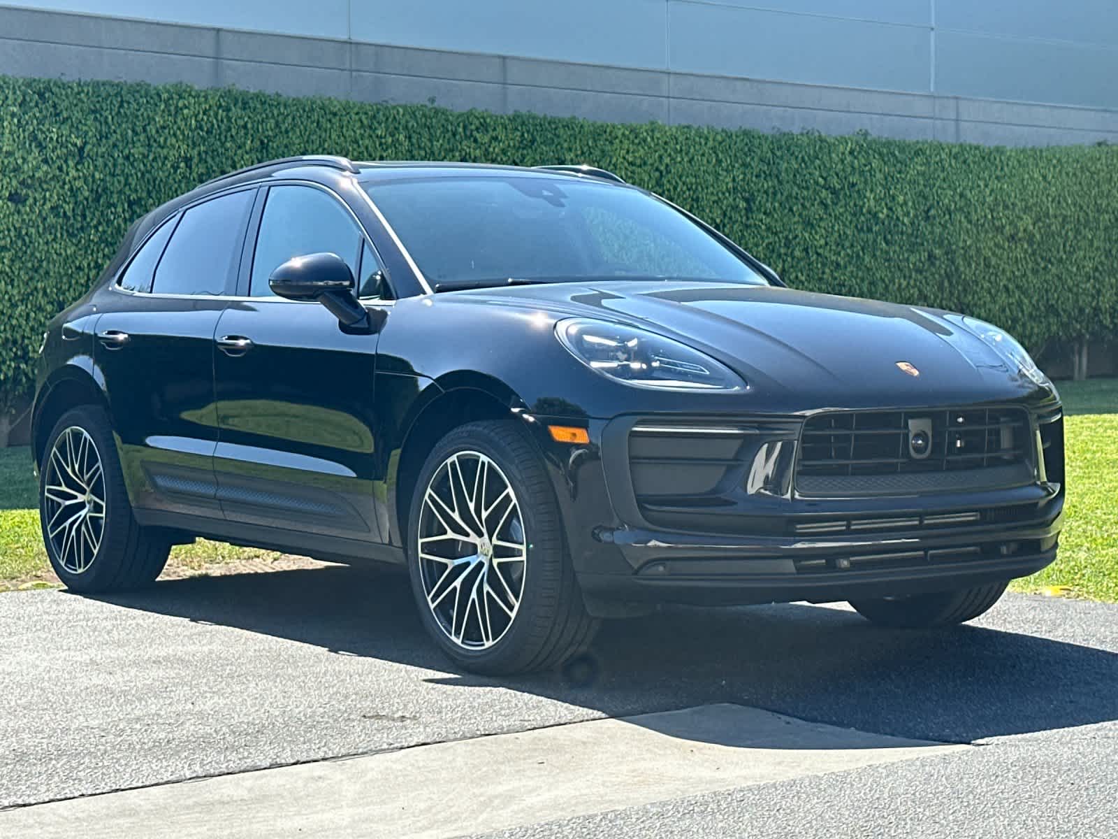 Thumbnail: 2026 Porsche Macan - 10