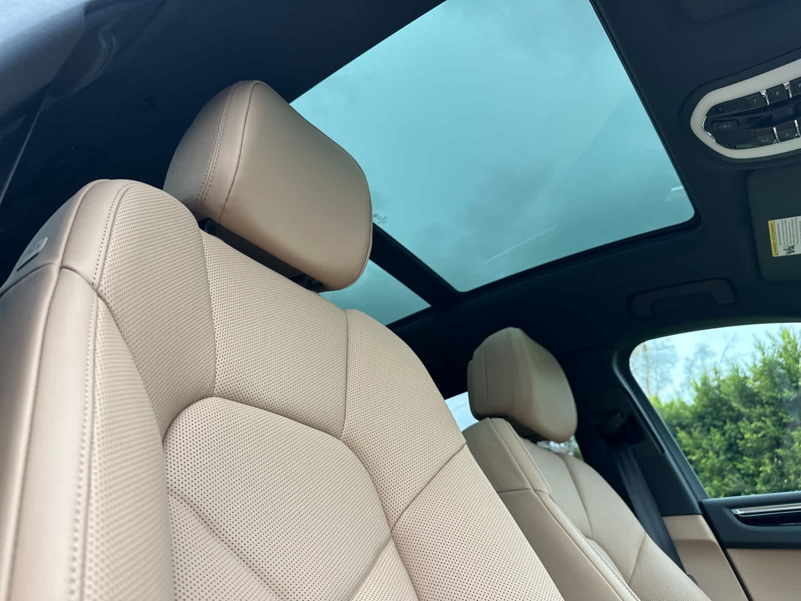 Thumbnail: 2026 Porsche Macan - 18