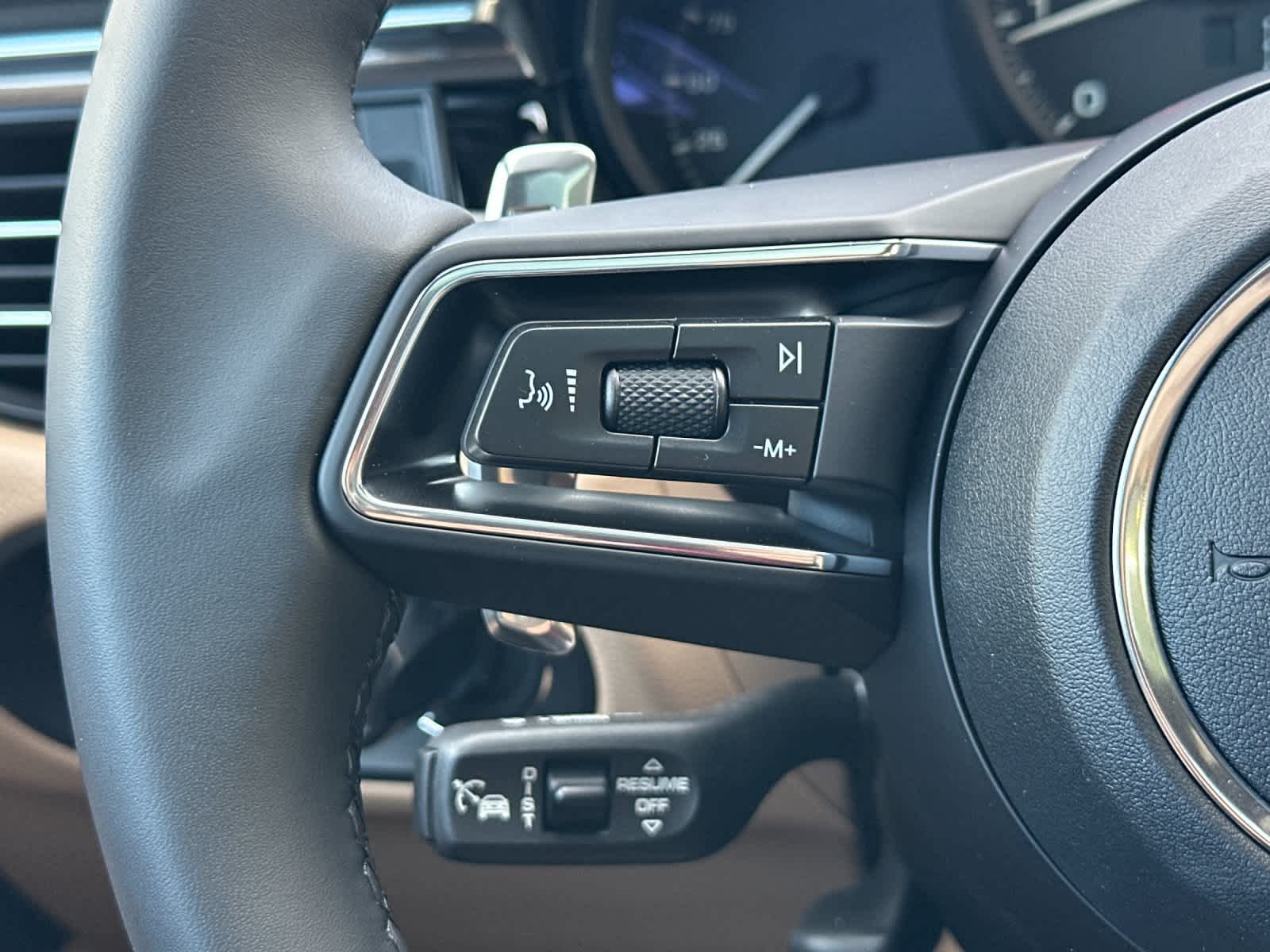 Thumbnail: 2026 Porsche Macan - 26