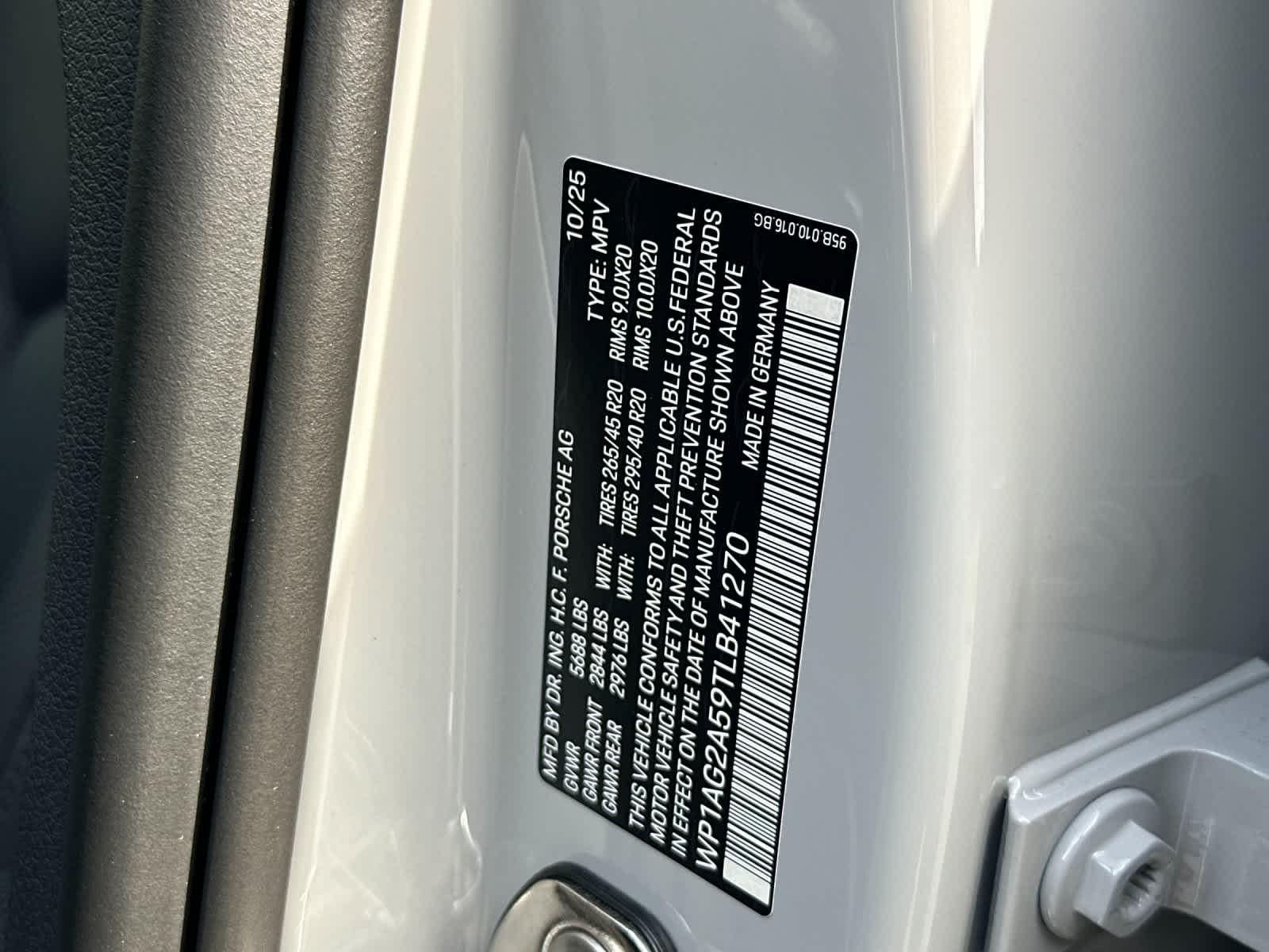 Thumbnail: 2026 Porsche Macan - 33