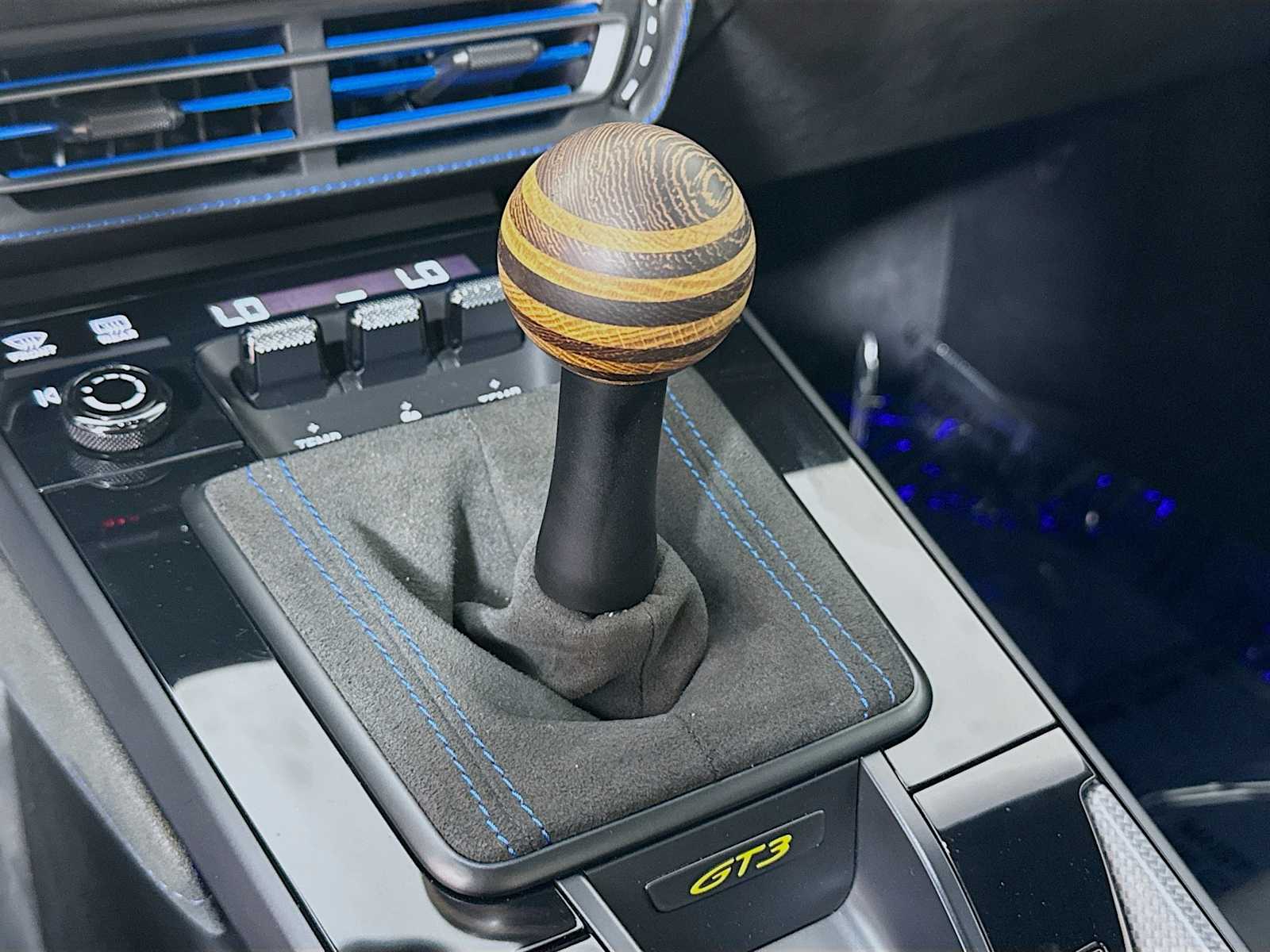 Thumbnail: 2022 Porsche 911 - 14