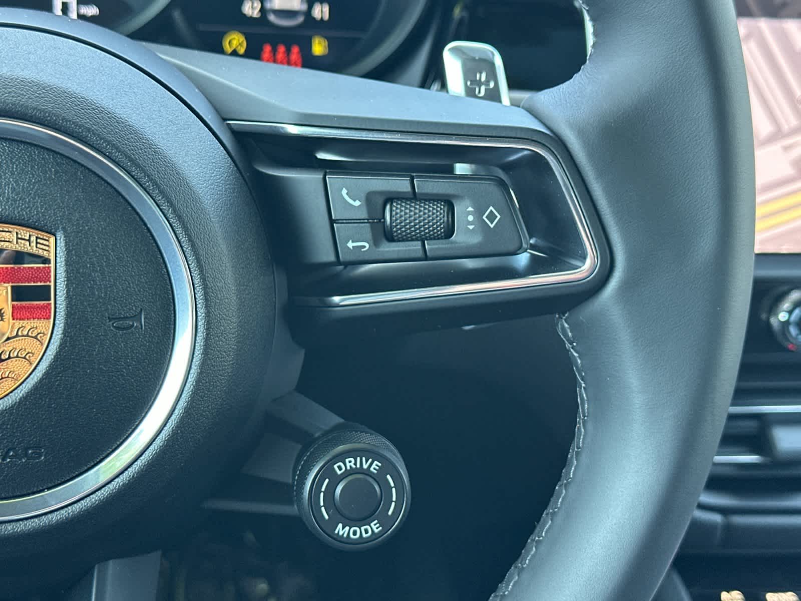 Thumbnail: 2026 Porsche Macan - 28