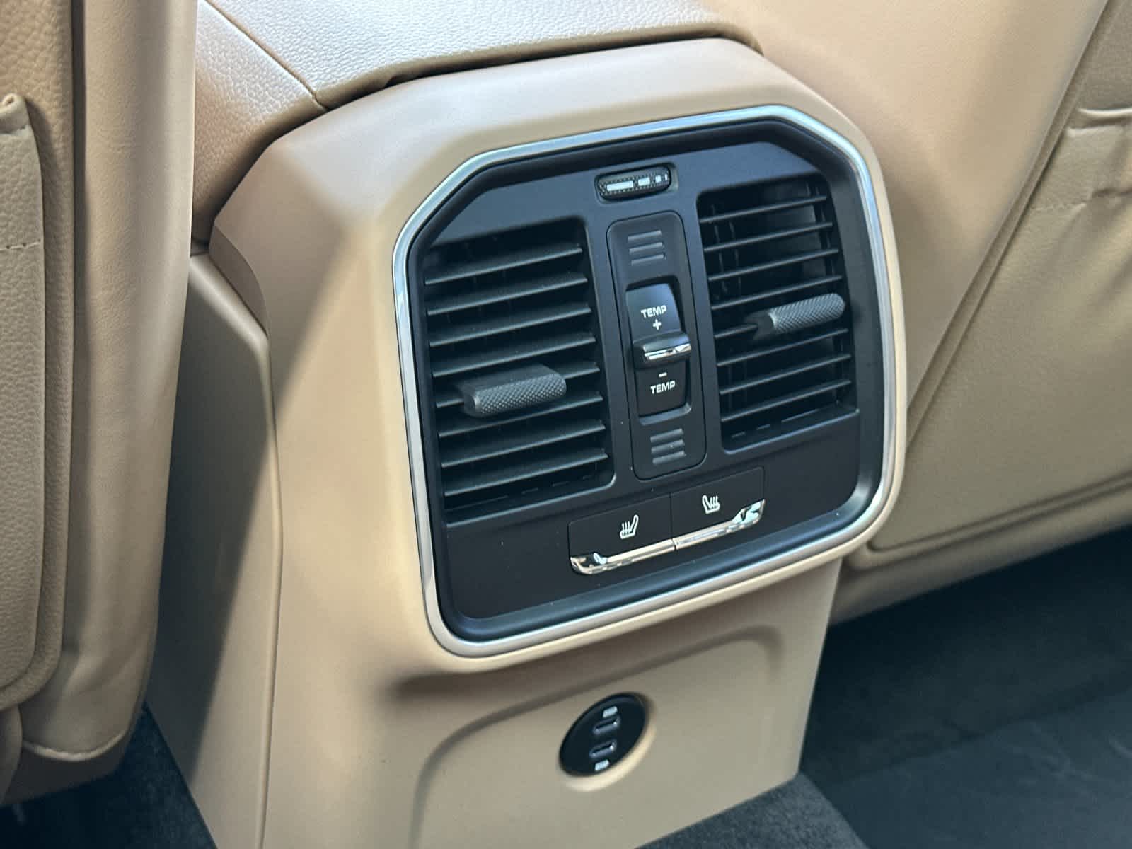 Thumbnail: 2026 Porsche Macan - 14