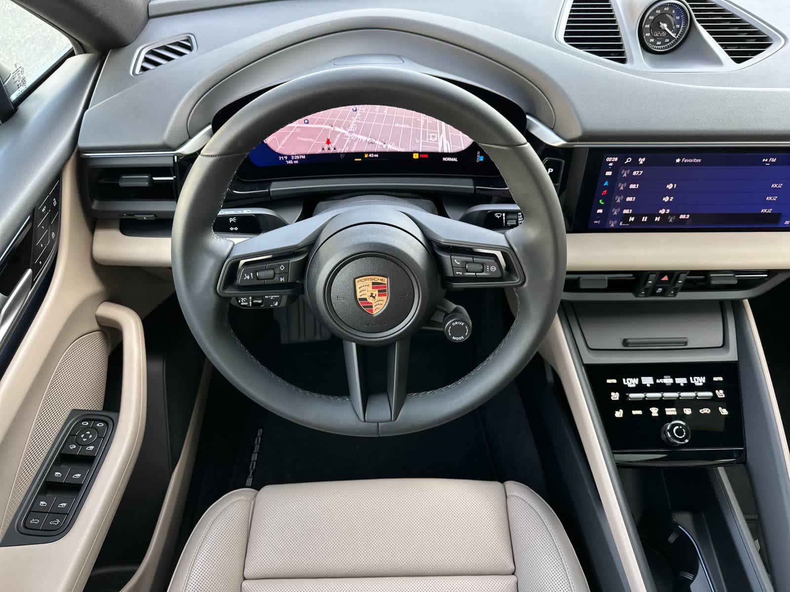 Thumbnail: 2025 Porsche Macan - 15