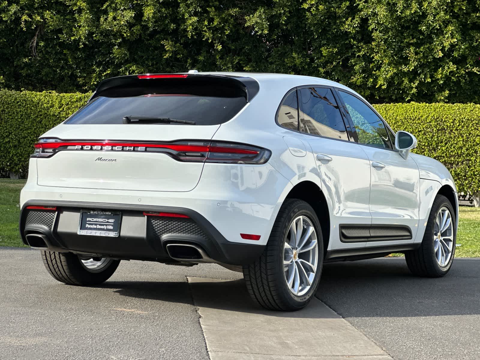 Thumbnail: 2026 Porsche Macan - 8