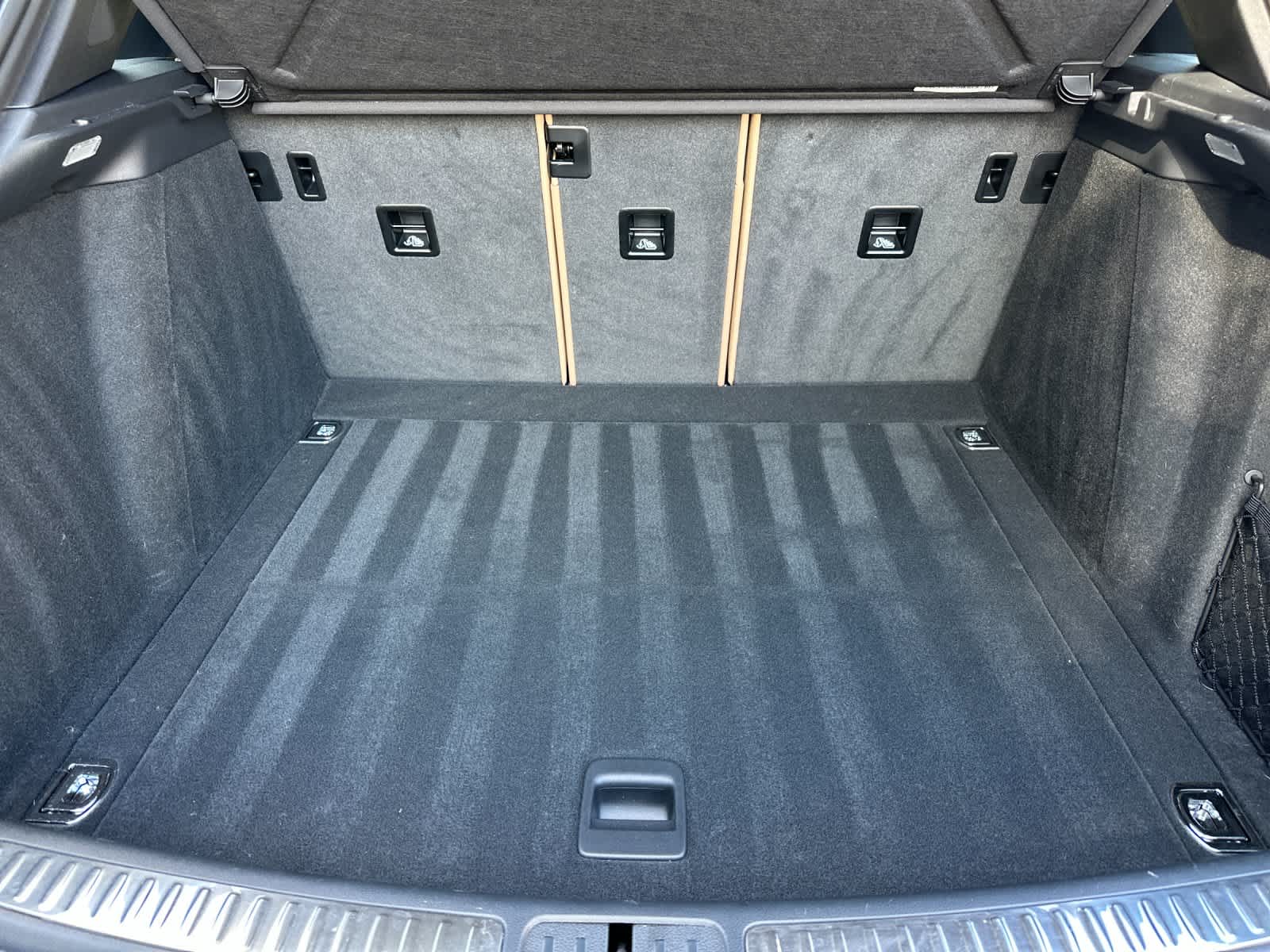 Thumbnail: 2025 Porsche Macan - 16