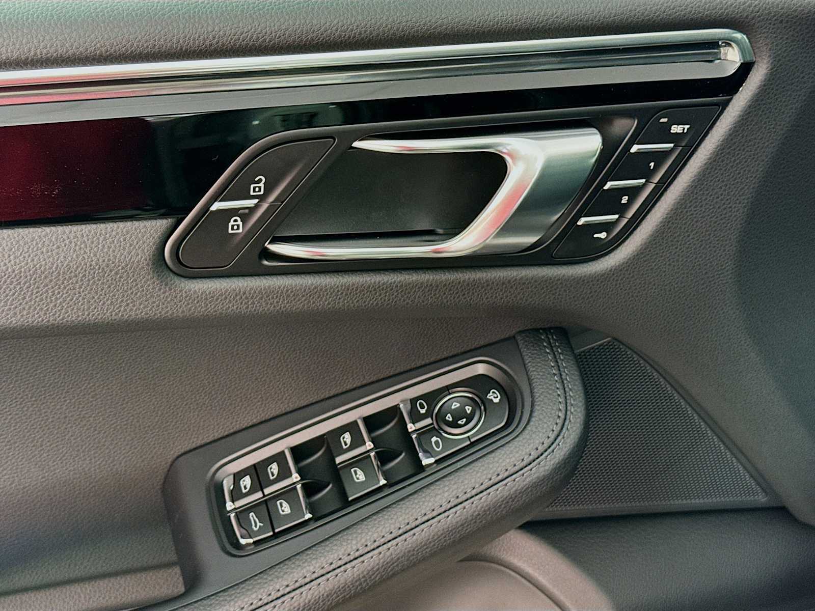 Thumbnail: 2026 Porsche Macan - 14