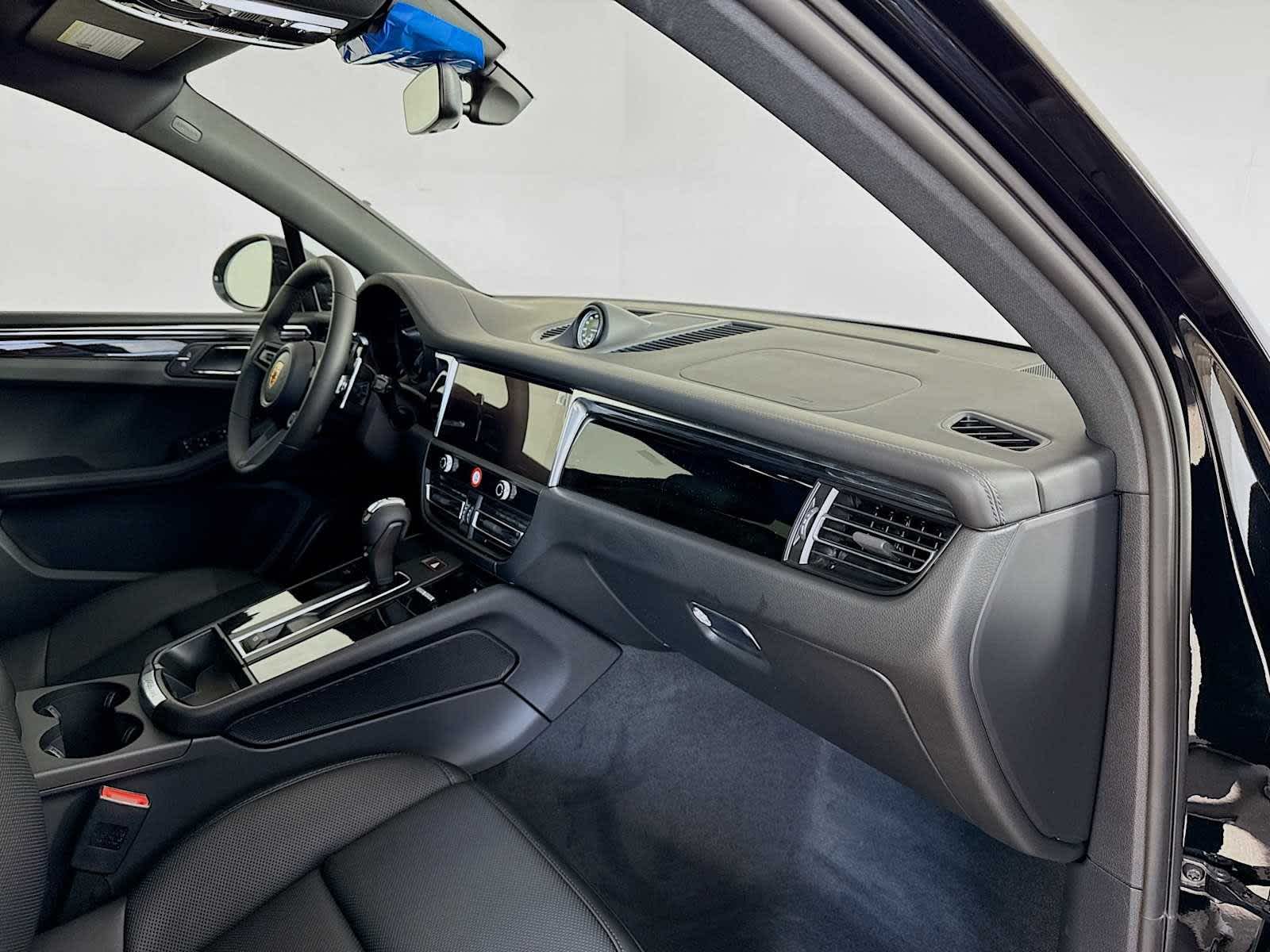 Thumbnail: 2026 Porsche Macan - 22