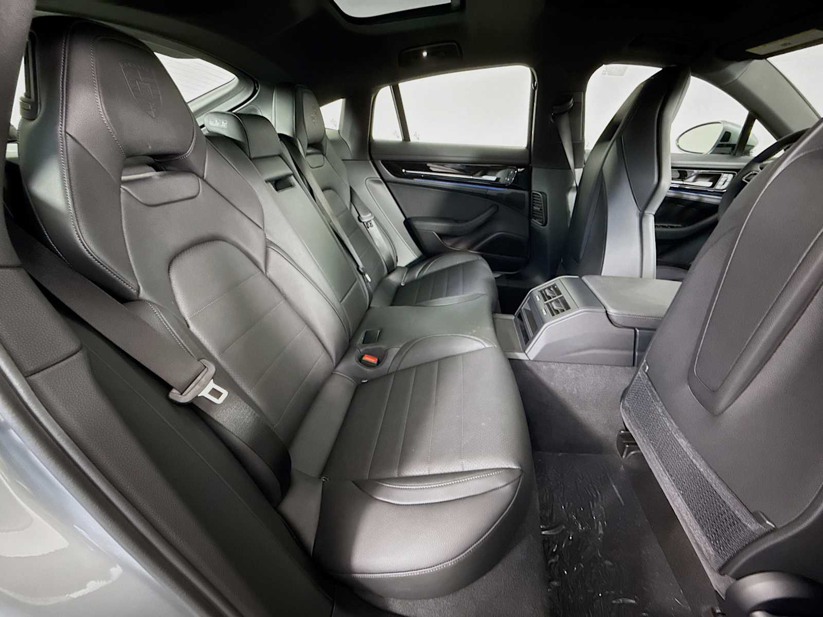 Thumbnail: 2026 Porsche Panamera - 20