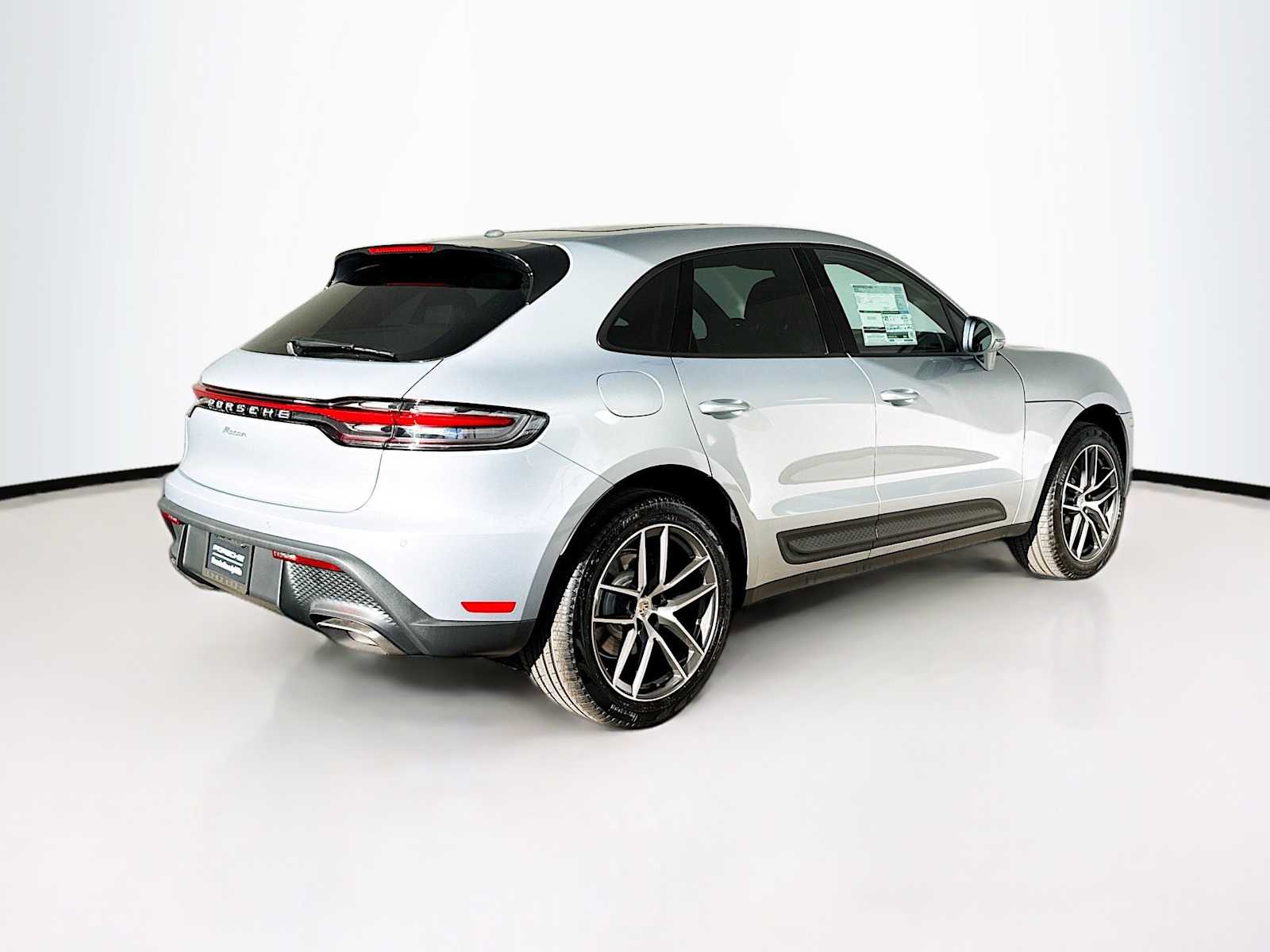Thumbnail: 2026 Porsche Macan - 9