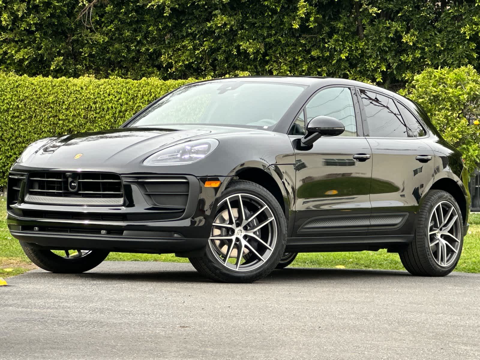 Thumbnail: 2026 Porsche Macan - 1
