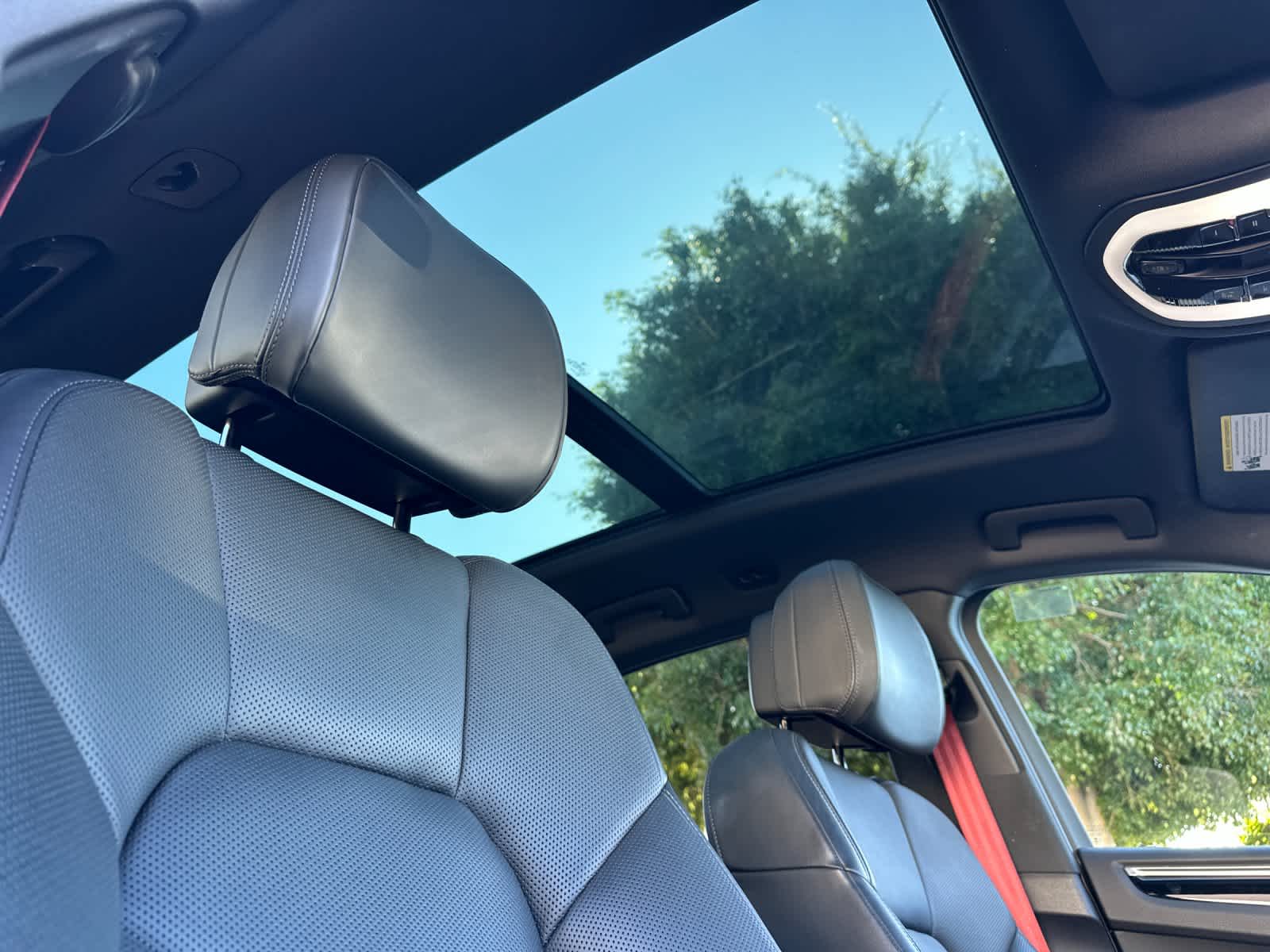 Thumbnail: 2023 Porsche Macan - 18