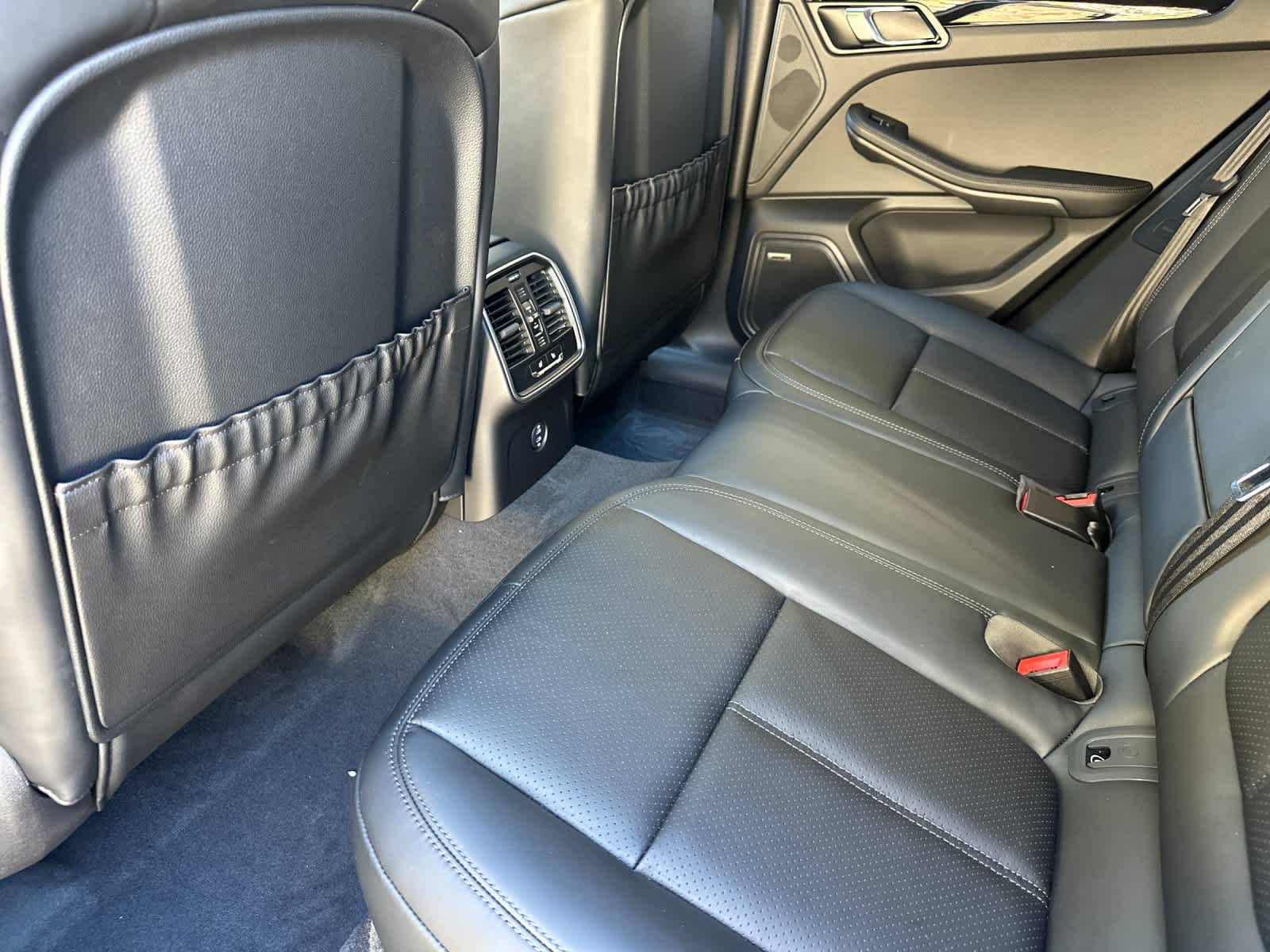 Thumbnail: 2026 Porsche Macan - 13