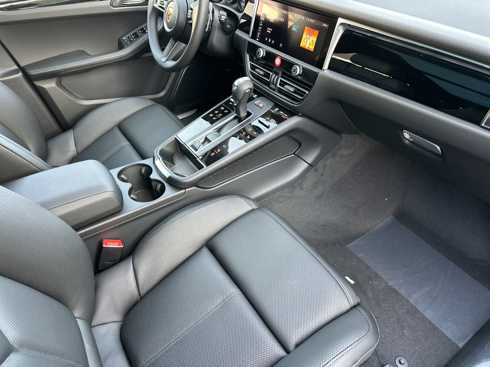 Thumbnail: 2026 Porsche Macan - 17