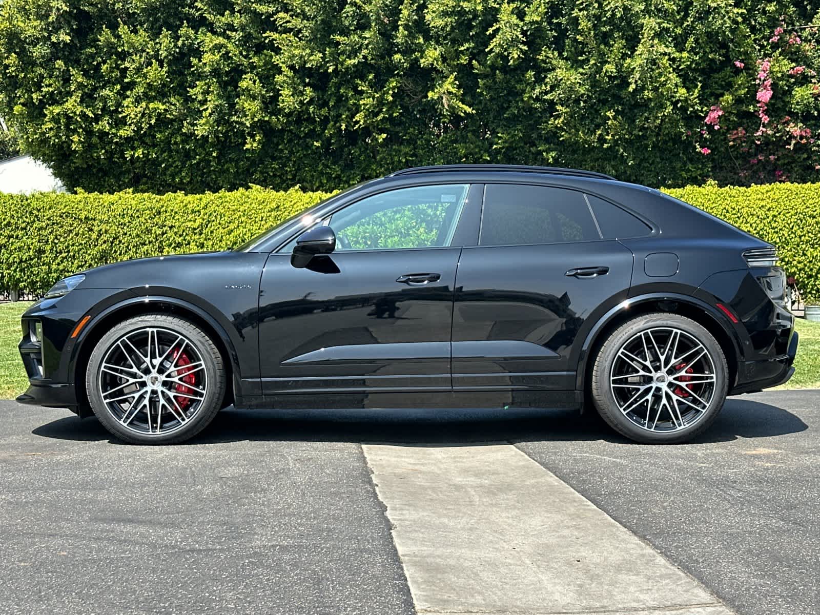 Thumbnail: 2026 Porsche Macan - 2