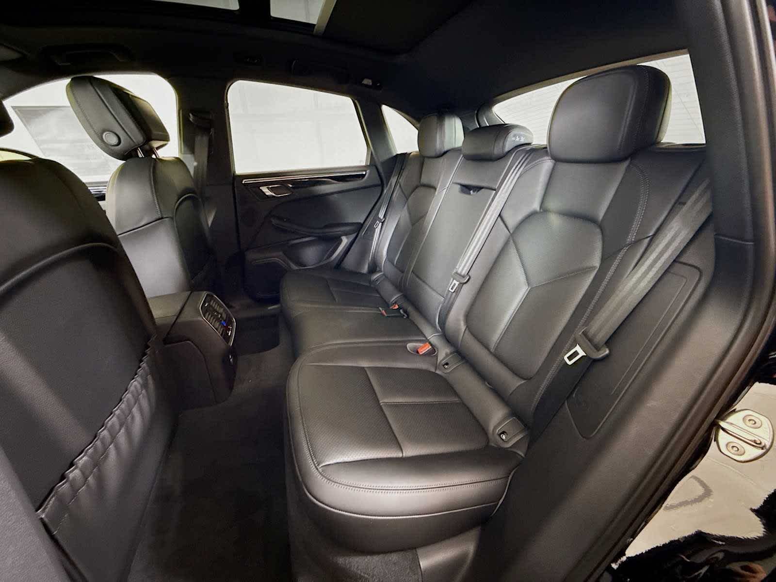 Thumbnail: 2026 Porsche Macan - 17