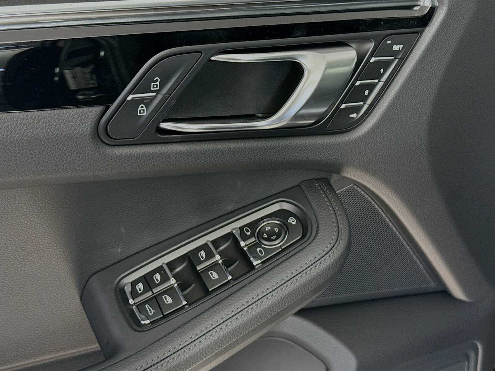 Thumbnail: 2026 Porsche Macan - 14