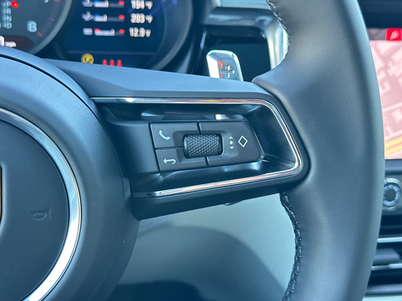 Thumbnail: 2026 Porsche Macan - 27