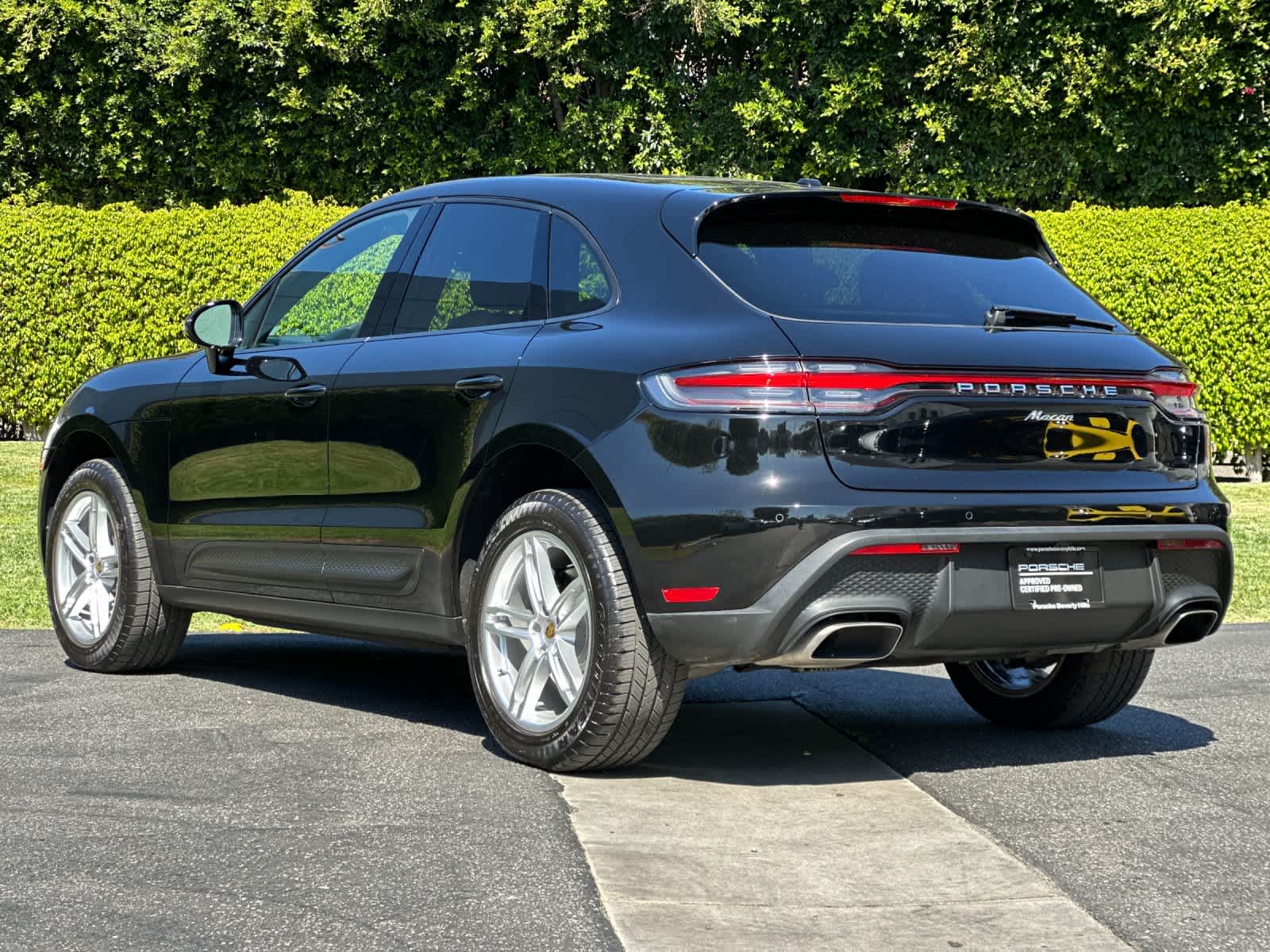 Thumbnail: 2025 Porsche Macan - 3