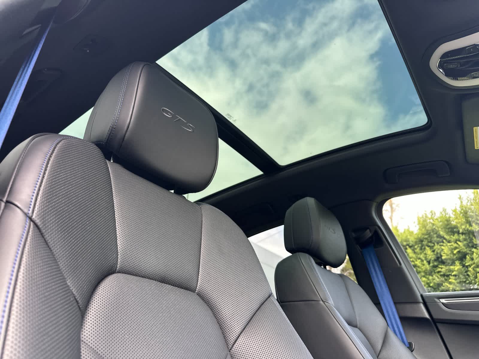Thumbnail: 2023 Porsche Macan - 18